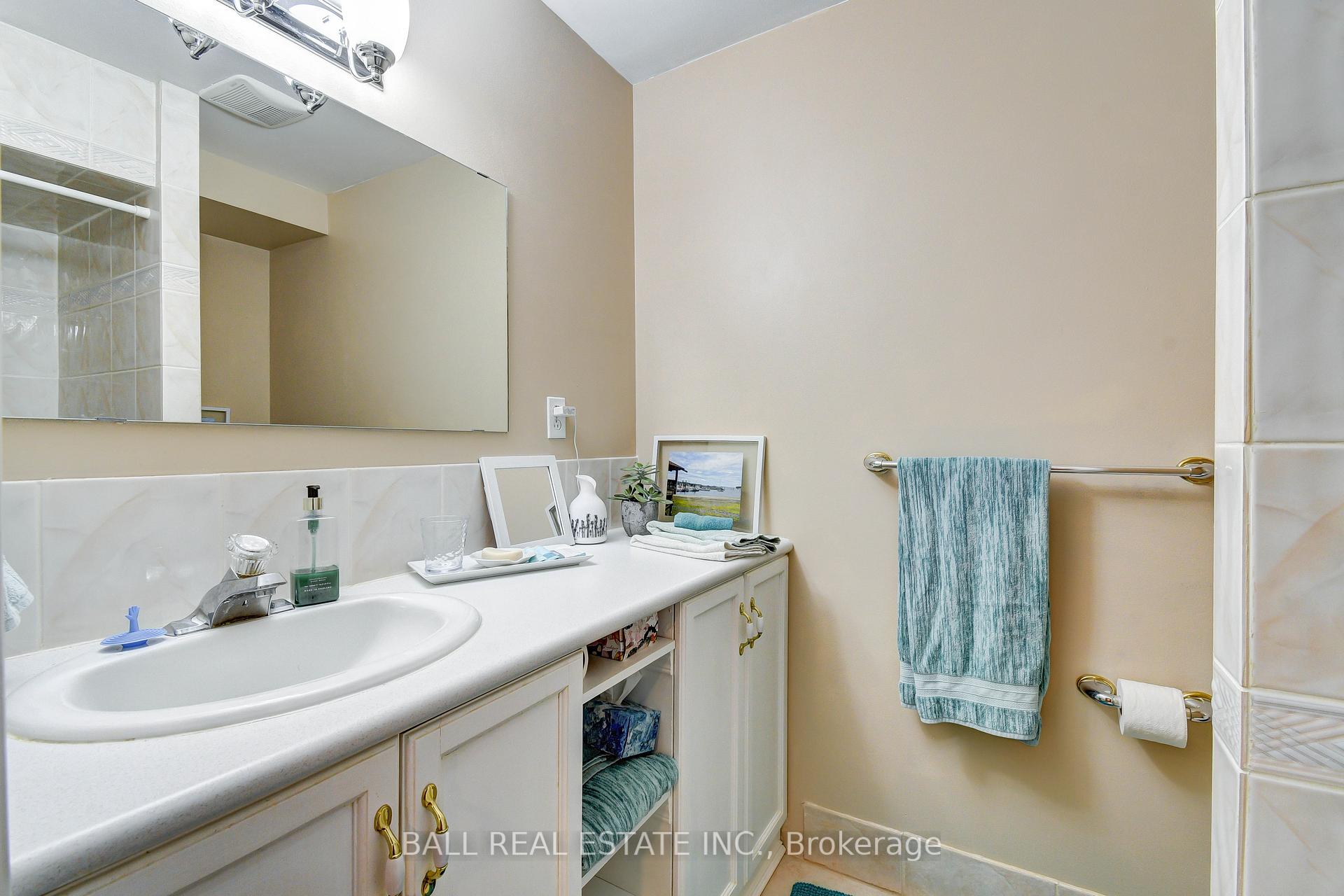 Photo 31 of 1720 Woodgate Trail, Oshawa, Samac — HOMEH