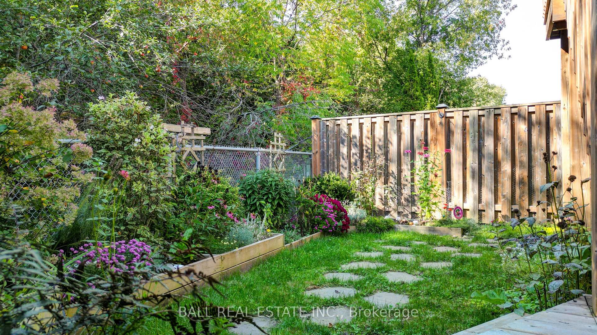 Photo 45 of 1720 Woodgate Trail, Oshawa, Samac — HOMEH