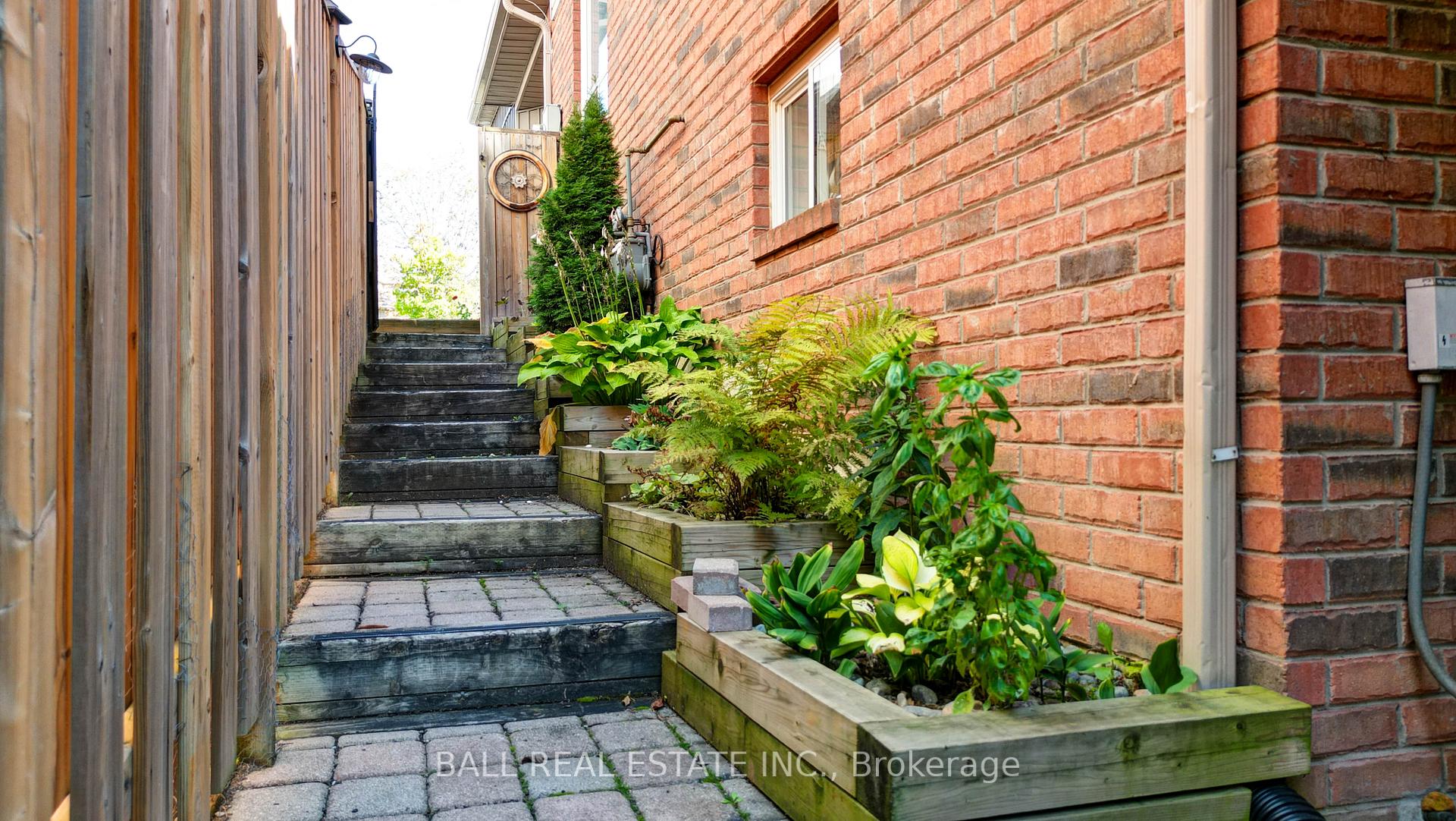 Photo 48 of 1720 Woodgate Trail, Oshawa, Samac — HOMEH