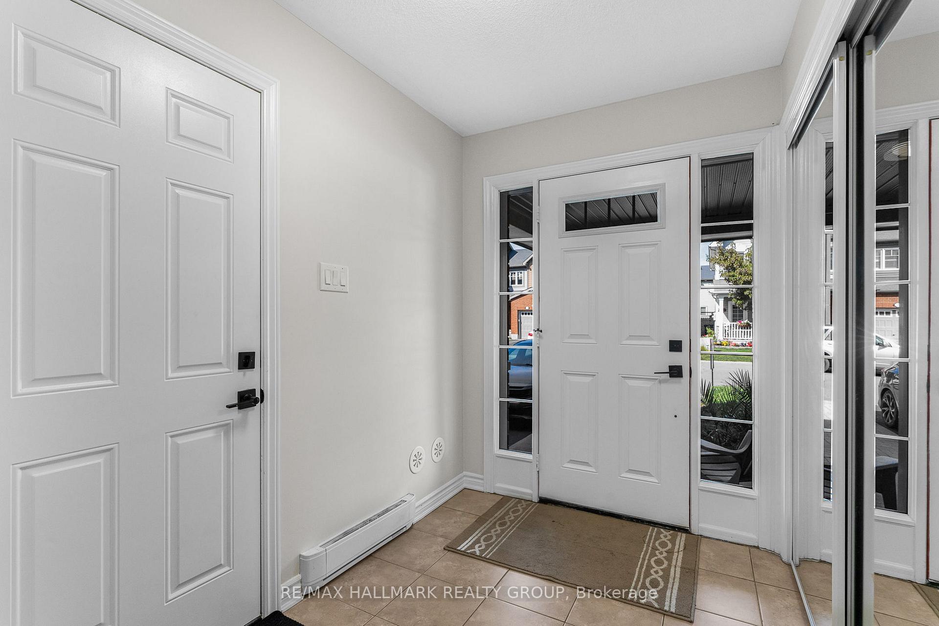 Photo 3 of 110 Sunshine Crescent, Ottawa, Notting Hill/Summerside — HOMEH