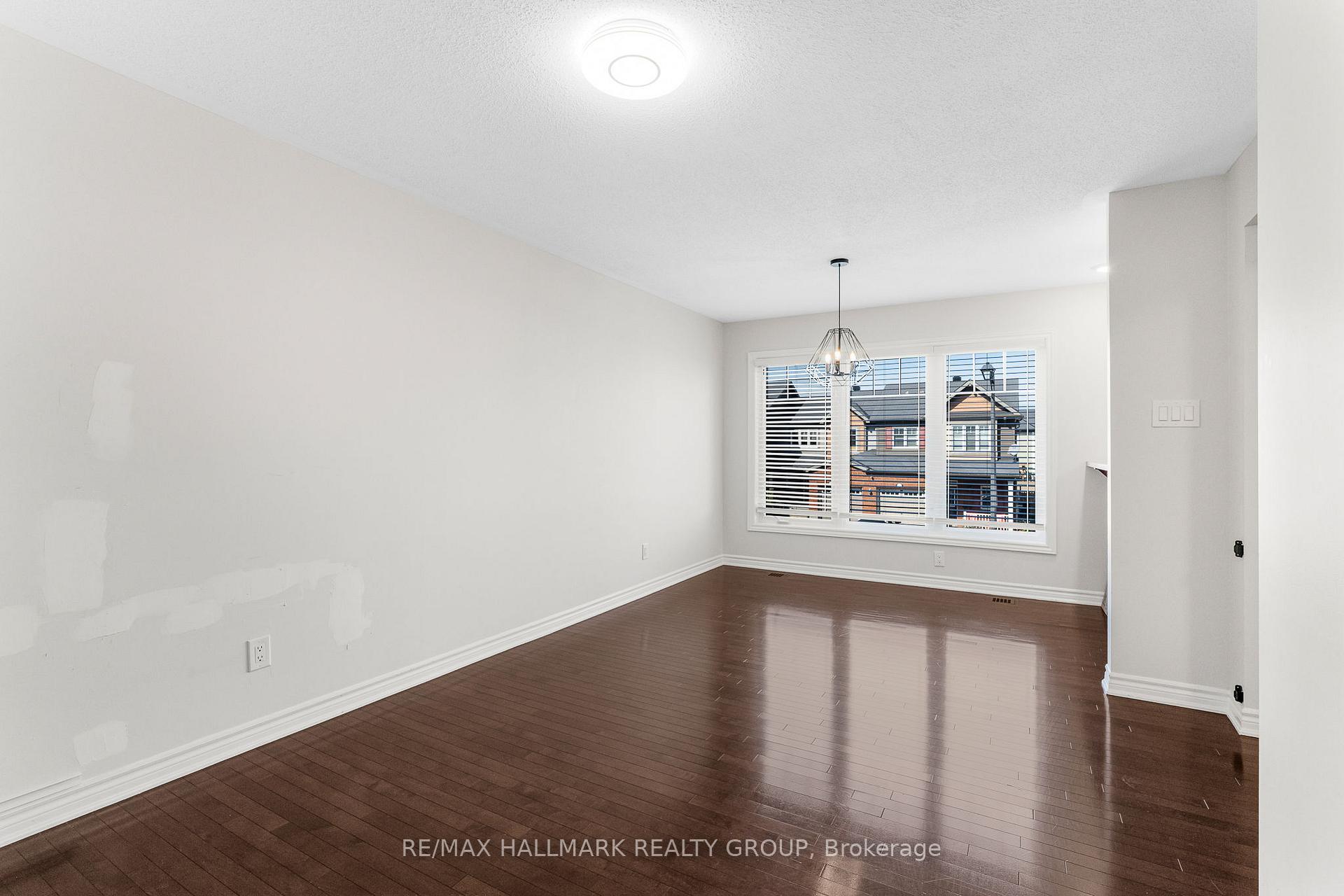 Photo 15 of 110 Sunshine Crescent, Ottawa, Notting Hill/Summerside — HOMEH