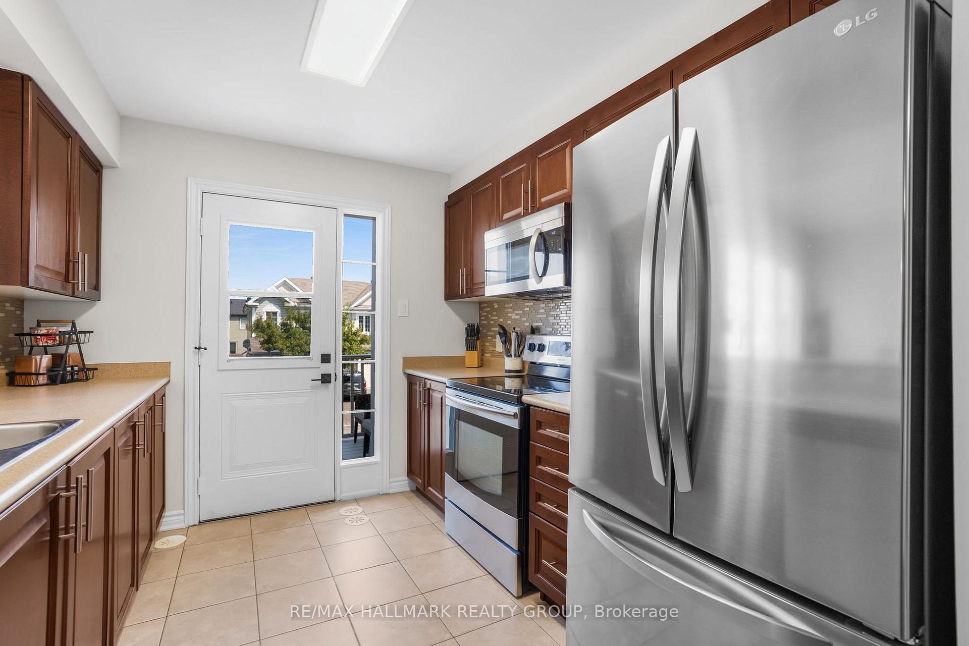 Photo 17 of 110 Sunshine Crescent, Ottawa, Notting Hill/Summerside — HOMEH