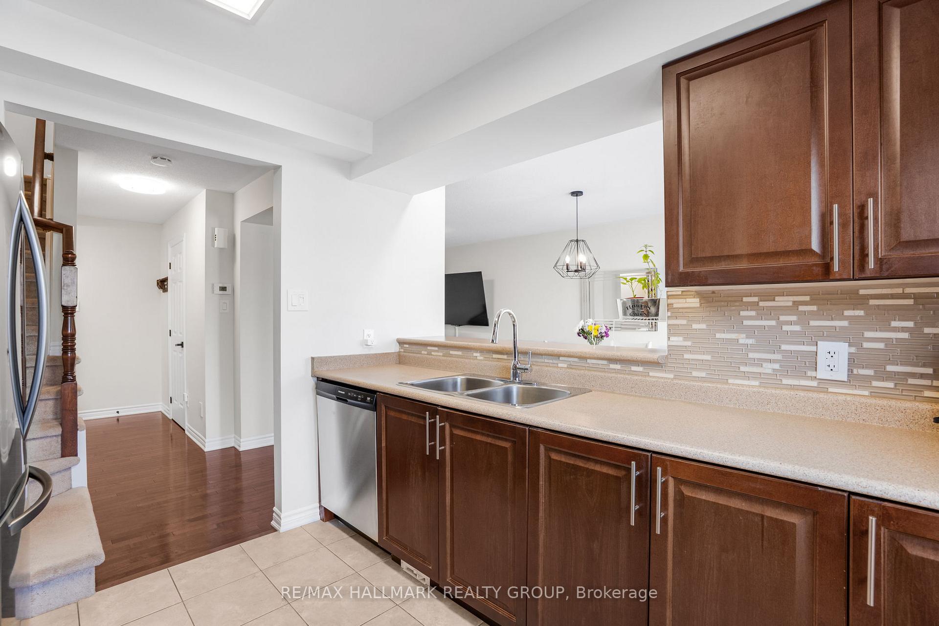 Photo 18 of 110 Sunshine Crescent, Ottawa, Notting Hill/Summerside — HOMEH