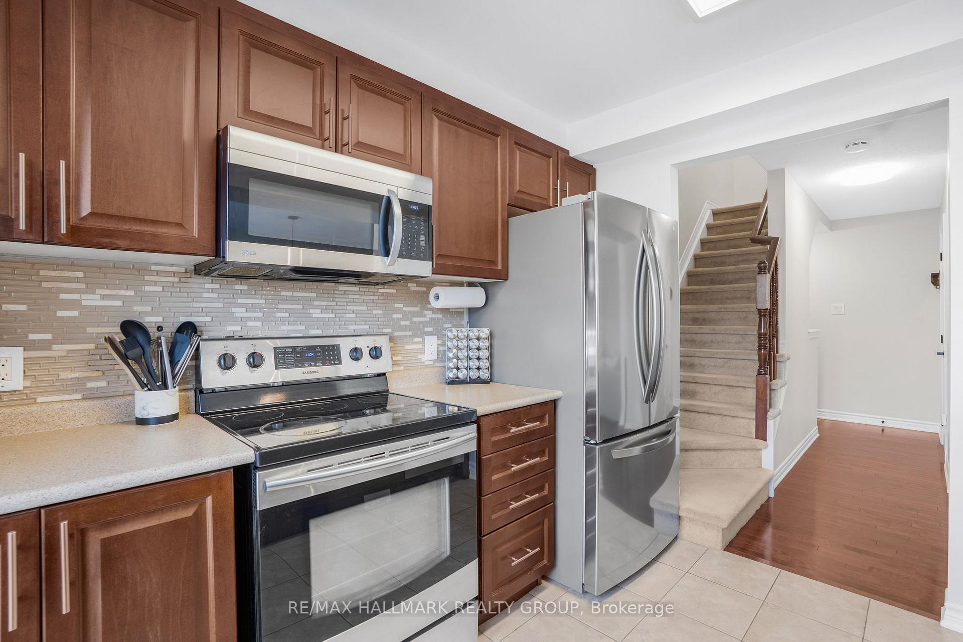 Photo 19 of 110 Sunshine Crescent, Ottawa, Notting Hill/Summerside — HOMEH