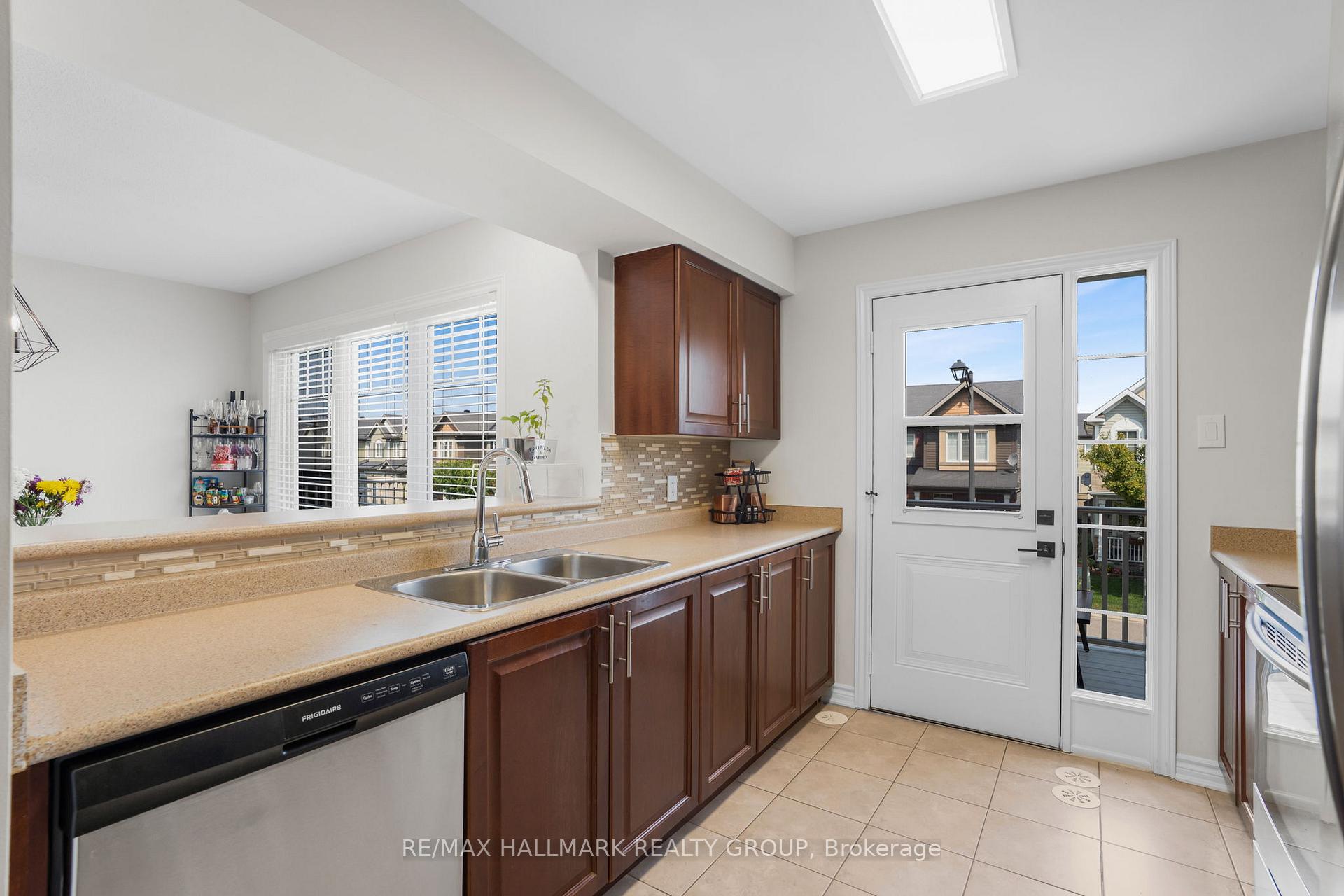 Photo 20 of 110 Sunshine Crescent, Ottawa, Notting Hill/Summerside — HOMEH