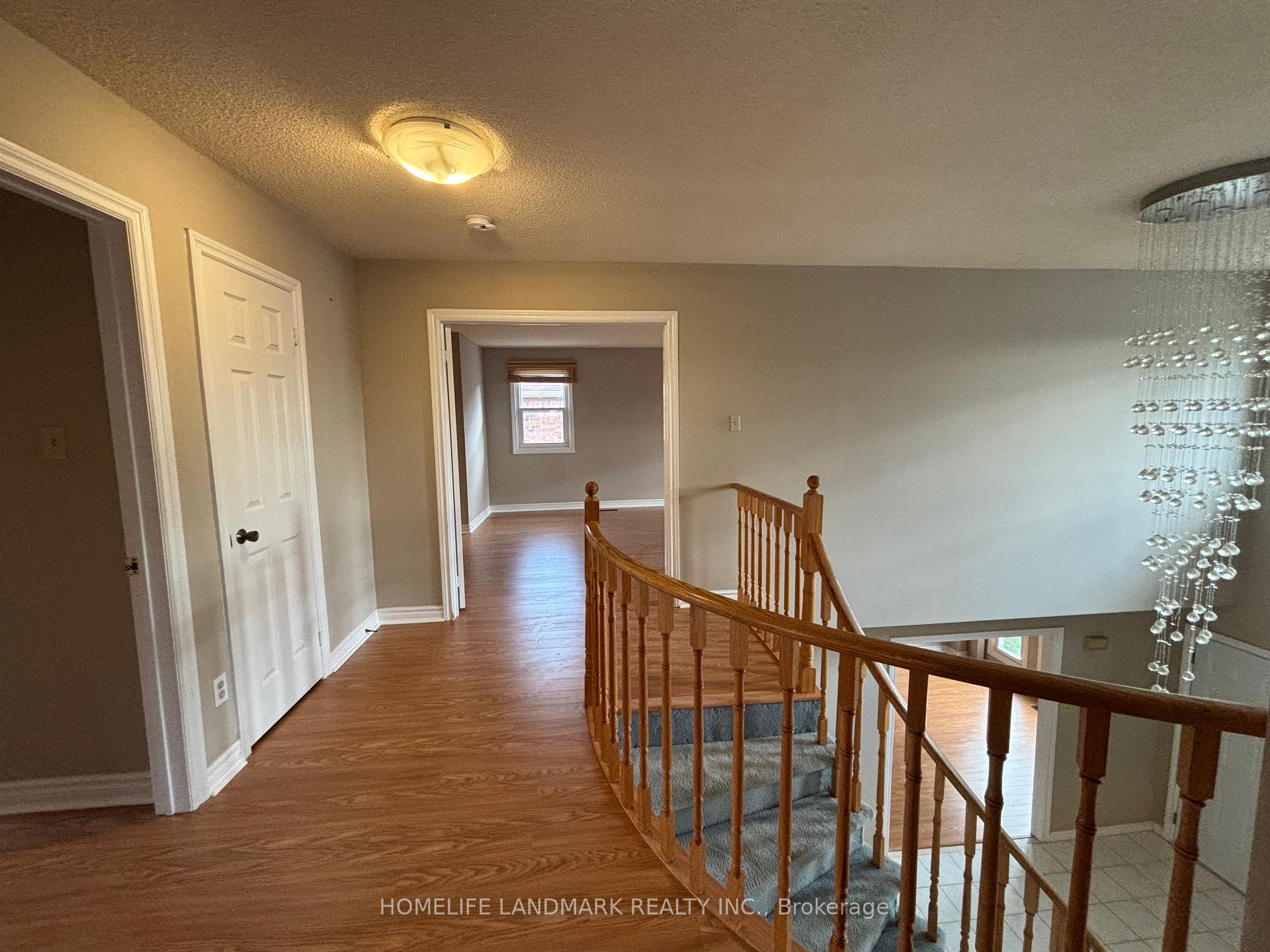 Photo 5 of 7 Brooklyn Crescent, Markham, Markville — HOMEH