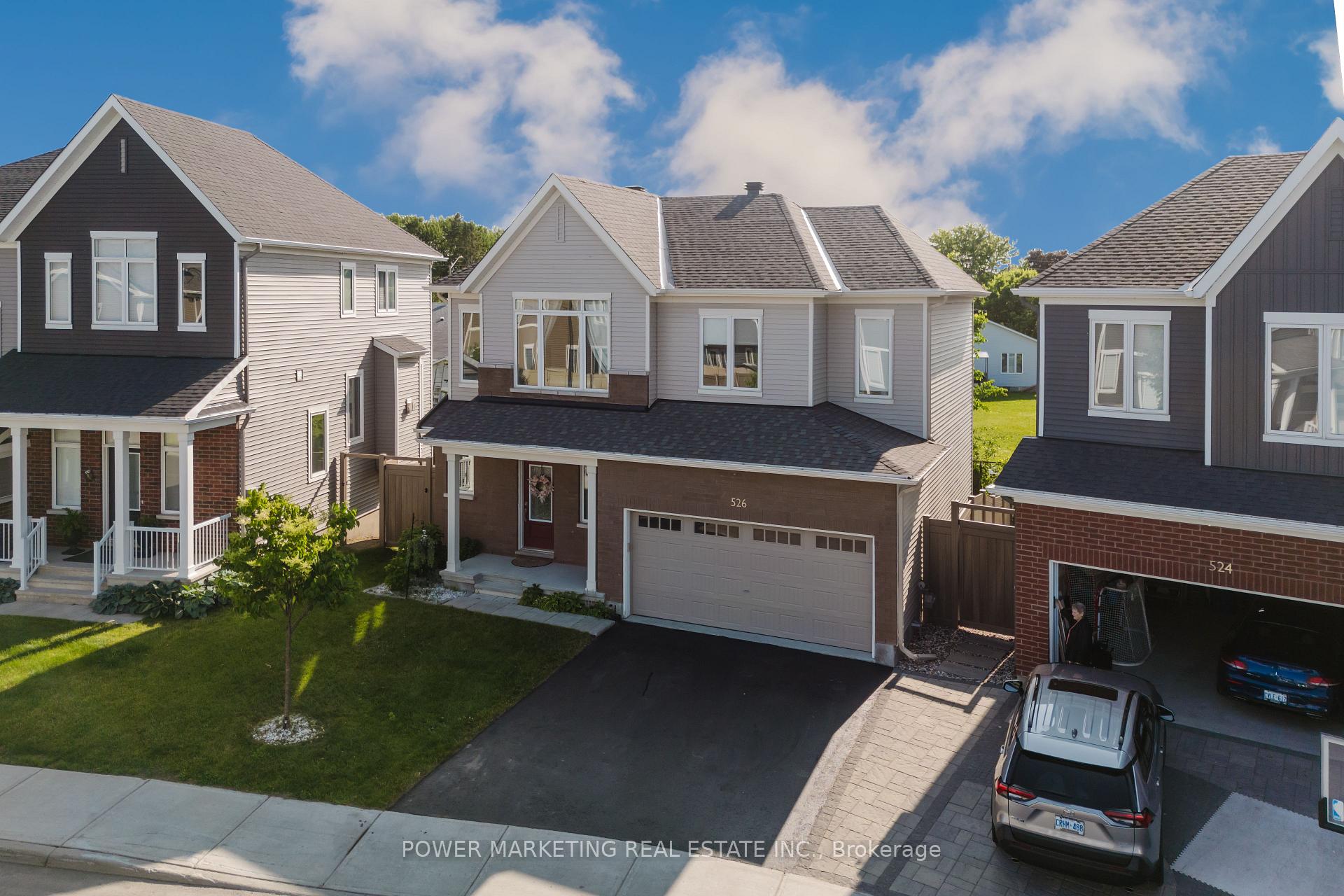 Photo 3 of 526 Ponthieu Circle, Ottawa, Chapel Hill South - Orleans Village — HOMEH