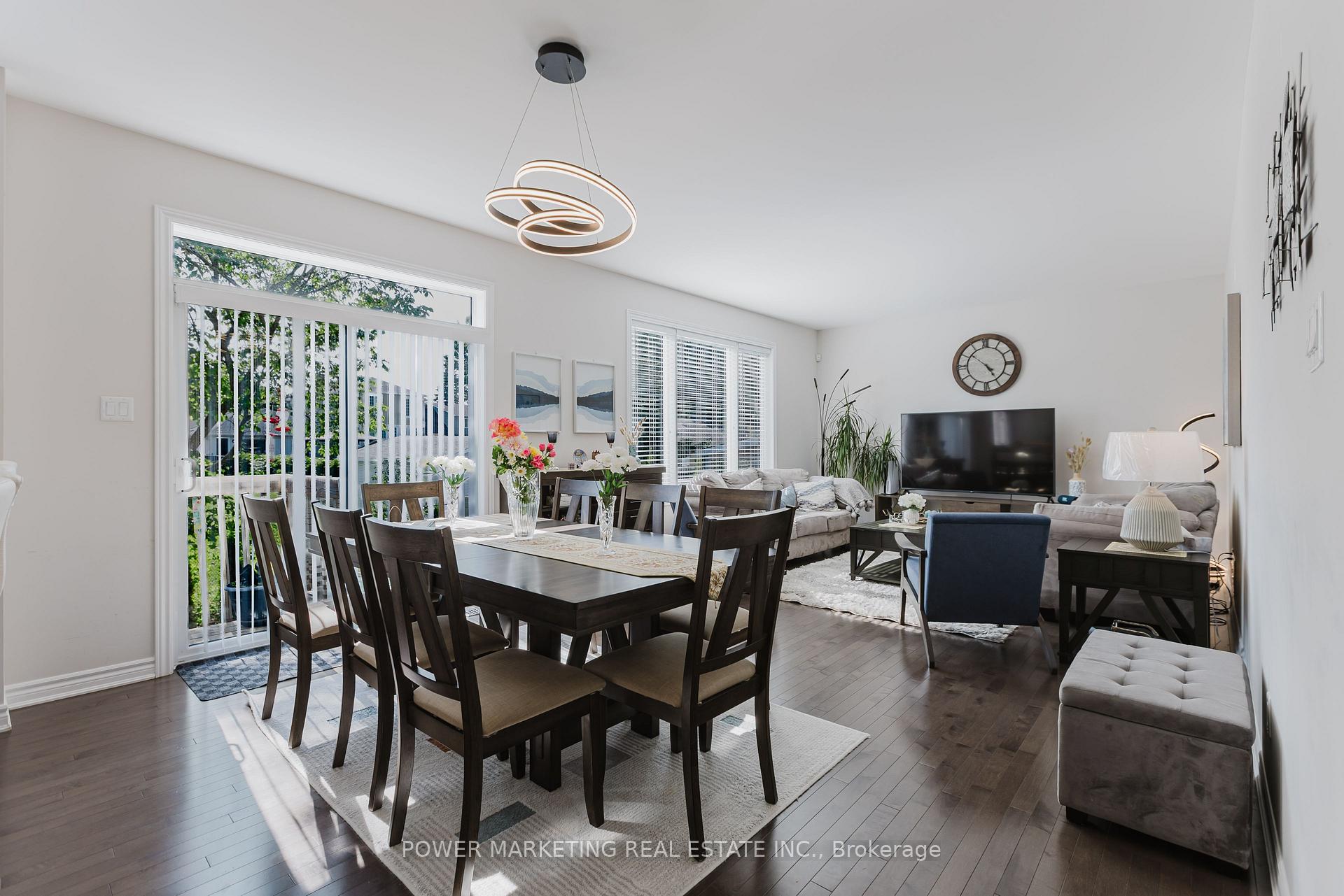Photo 12 of 526 Ponthieu Circle, Ottawa, Chapel Hill South - Orleans Village — HOMEH