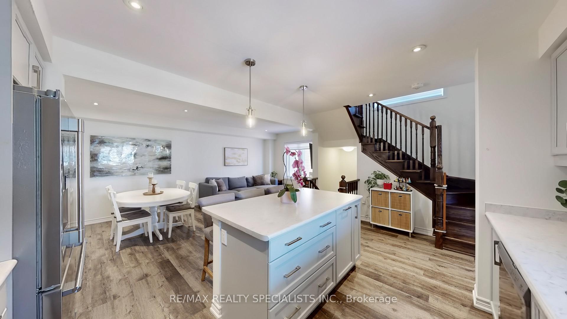Photo 10 of 894 Cactus Point, Milton, Cobban — HOMEH