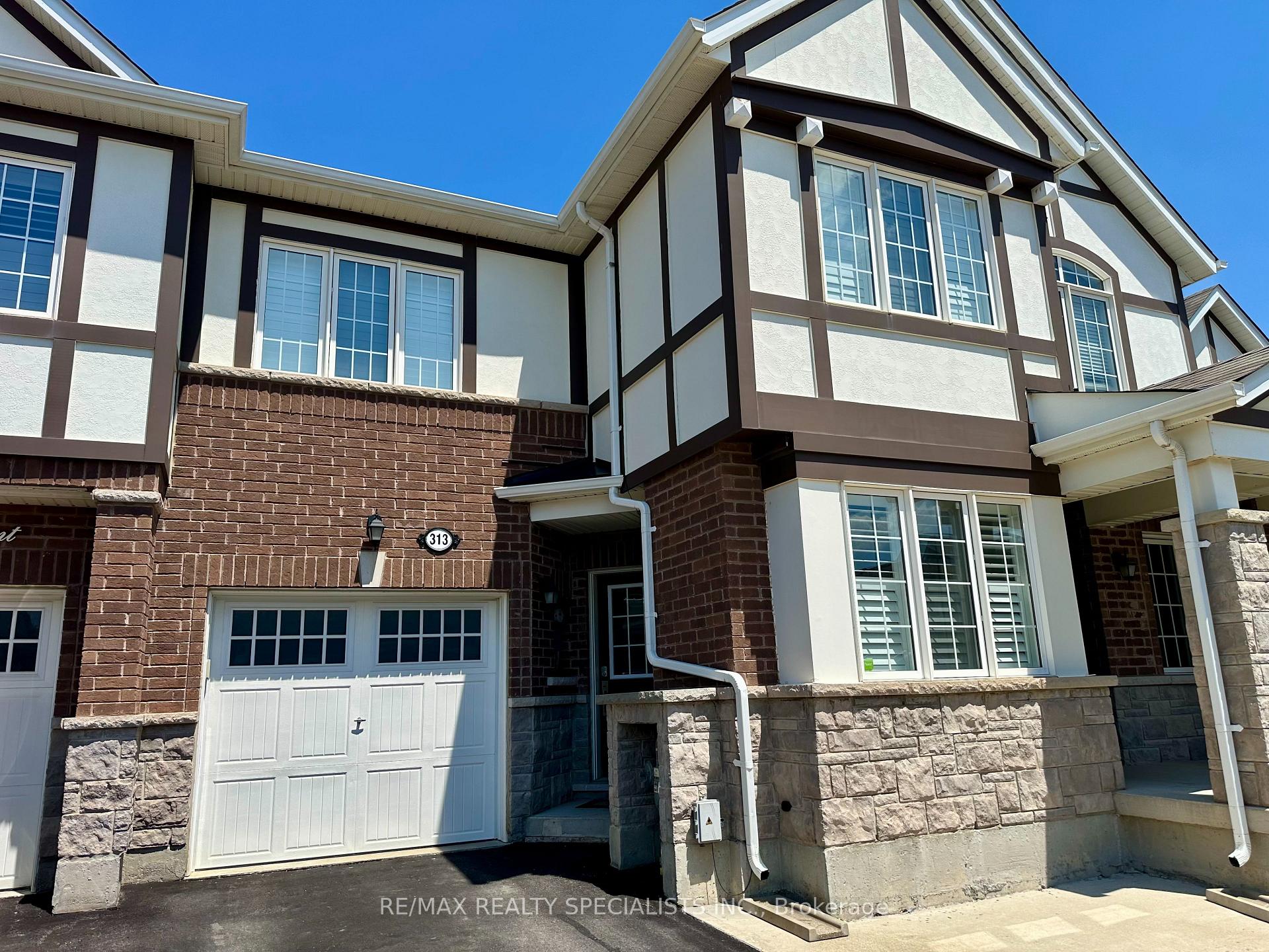 Front of 313 Gooding Crescent