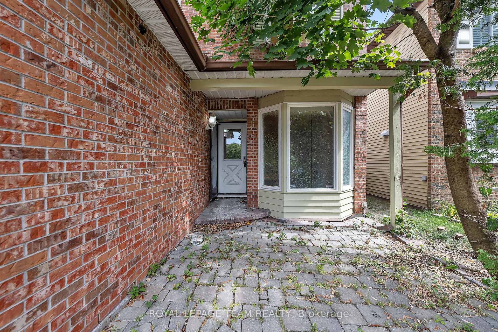 Photo 3 of 1843 Brousseau Crescent, Ottawa, Chateauneuf — HOMEH