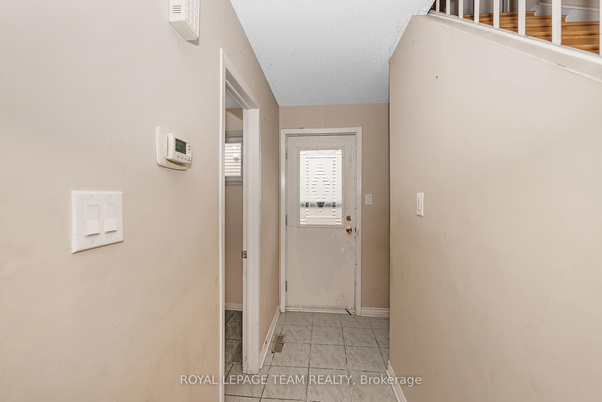 Photo 4 of 1843 Brousseau Crescent, Ottawa, Chateauneuf — HOMEH