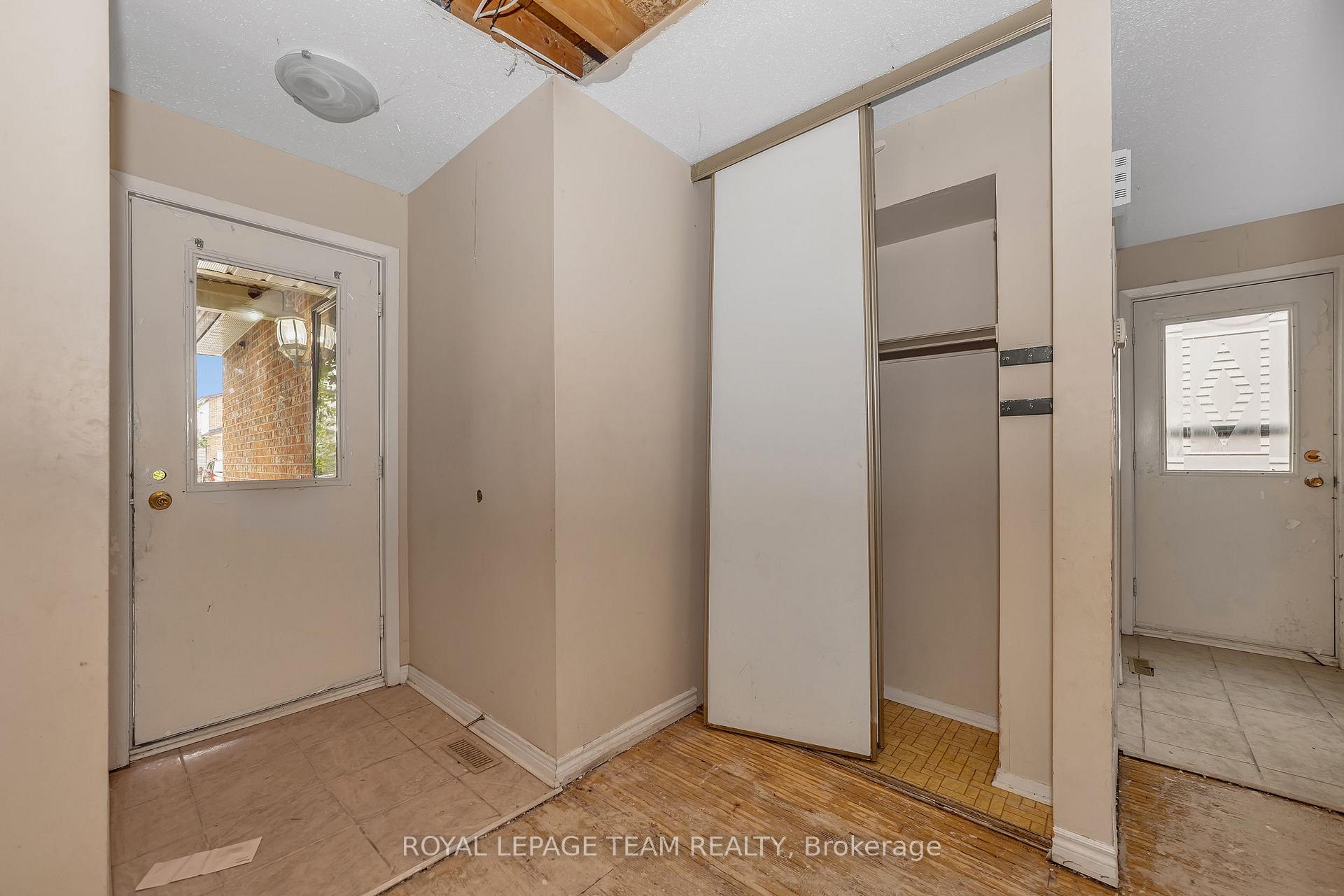 Photo 5 of 1843 Brousseau Crescent, Ottawa, Chateauneuf — HOMEH