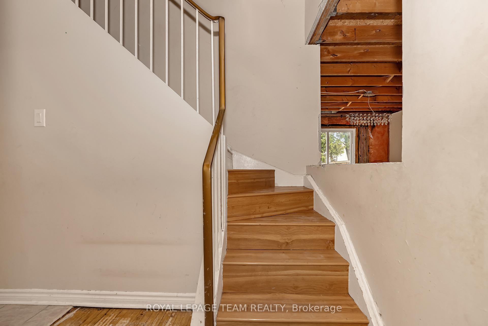 Photo 6 of 1843 Brousseau Crescent, Ottawa, Chateauneuf — HOMEH