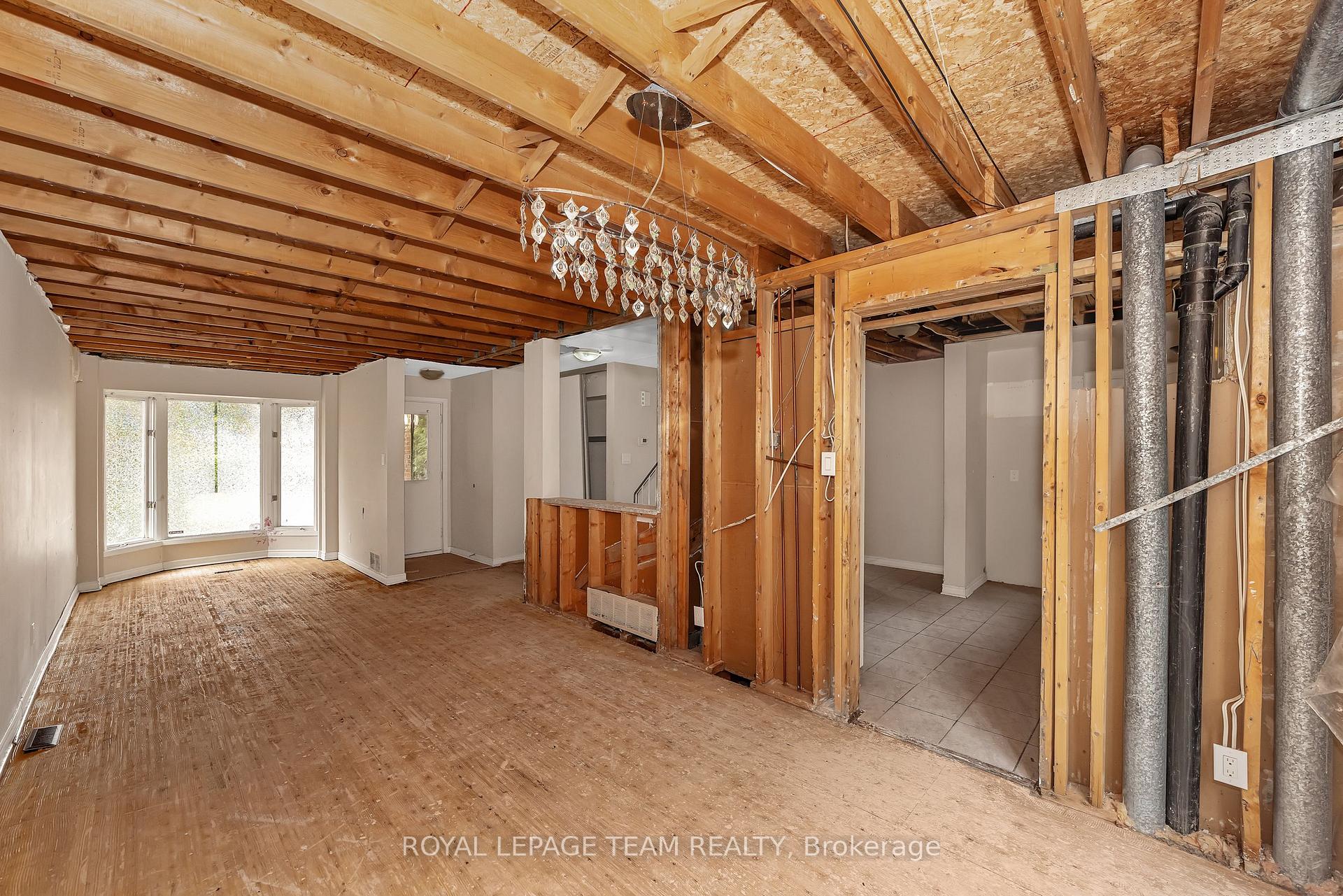 Photo 8 of 1843 Brousseau Crescent, Ottawa, Chateauneuf — HOMEH
