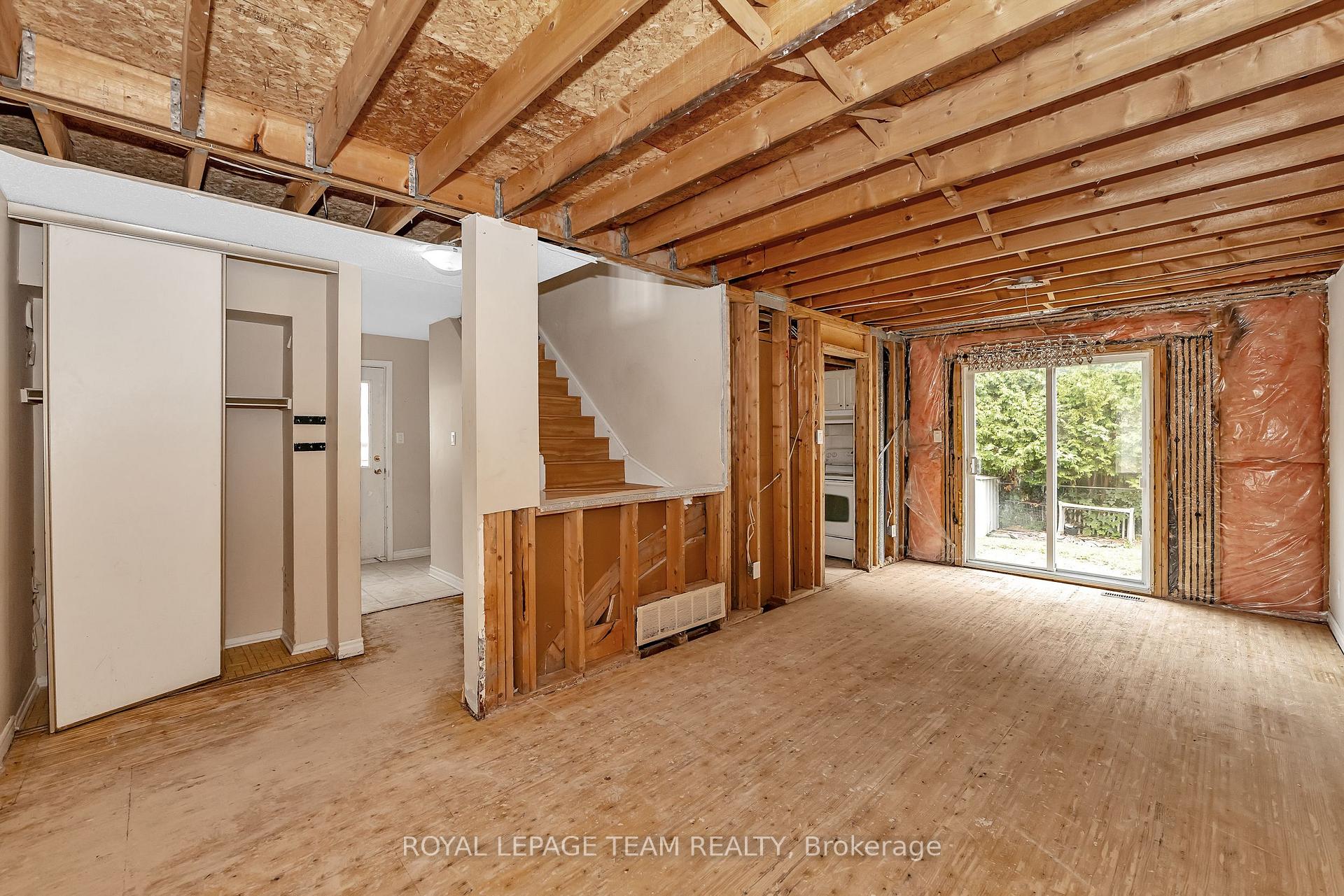 Photo 9 of 1843 Brousseau Crescent, Ottawa, Chateauneuf — HOMEH