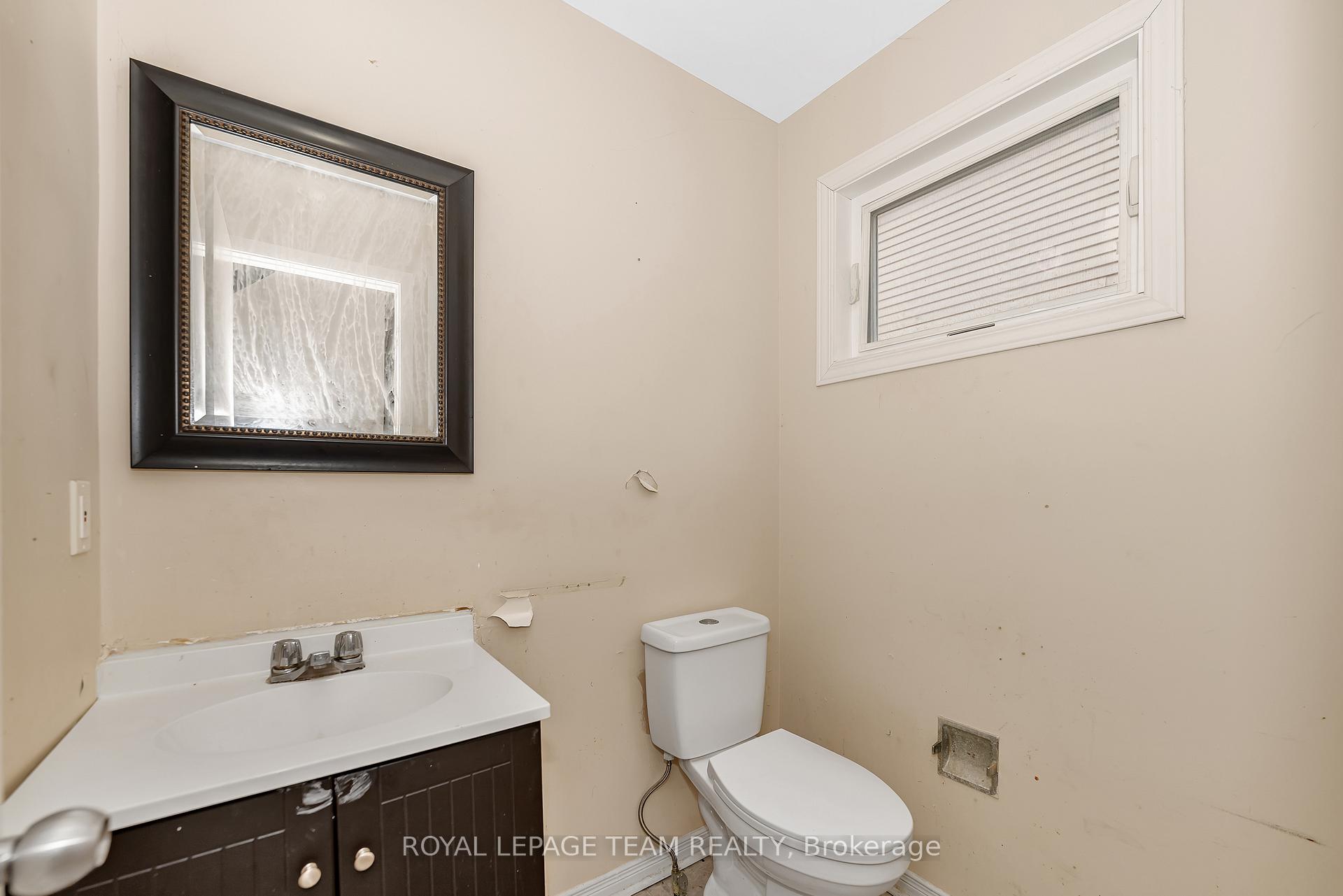 Photo 12 of 1843 Brousseau Crescent, Ottawa, Chateauneuf — HOMEH