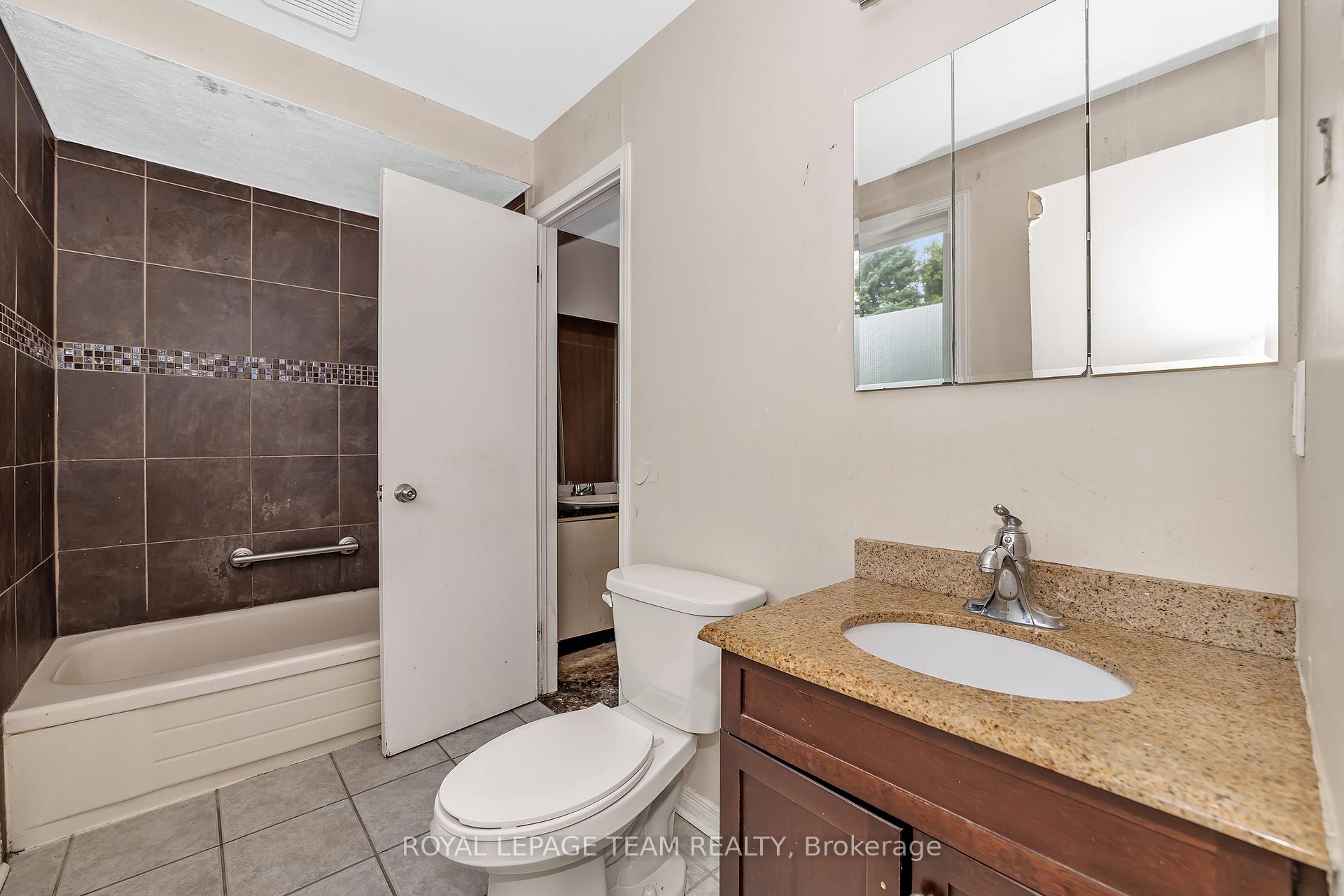 Photo 13 of 1843 Brousseau Crescent, Ottawa, Chateauneuf — HOMEH