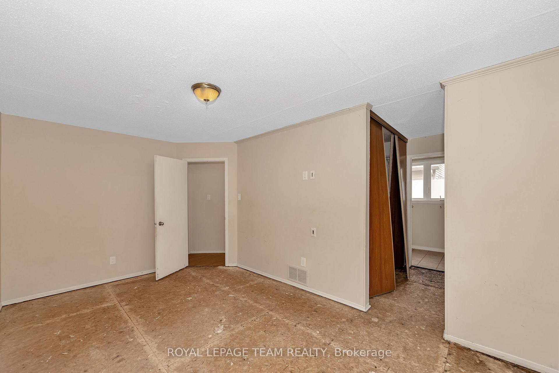 Photo 14 of 1843 Brousseau Crescent, Ottawa, Chateauneuf — HOMEH