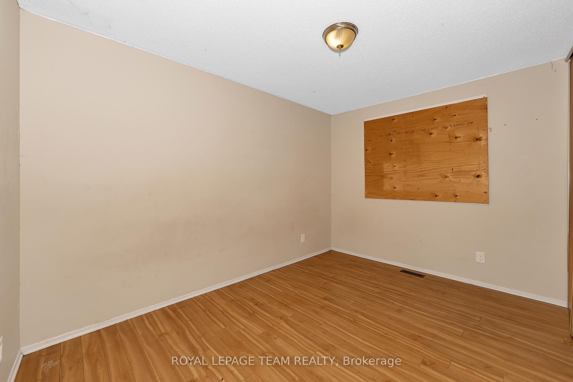 Photo 18 of 1843 Brousseau Crescent, Ottawa, Chateauneuf — HOMEH