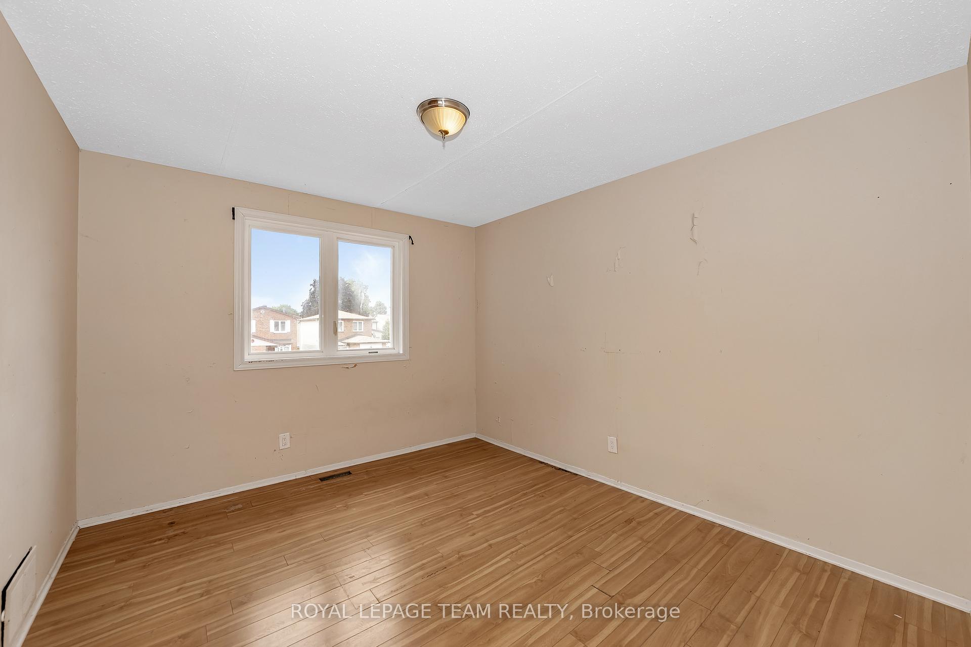 Photo 19 of 1843 Brousseau Crescent, Ottawa, Chateauneuf — HOMEH