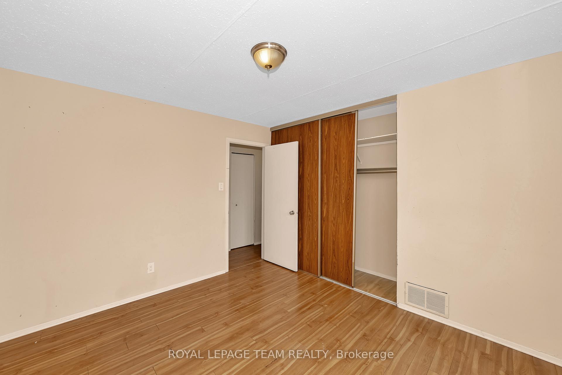 Photo 20 of 1843 Brousseau Crescent, Ottawa, Chateauneuf — HOMEH