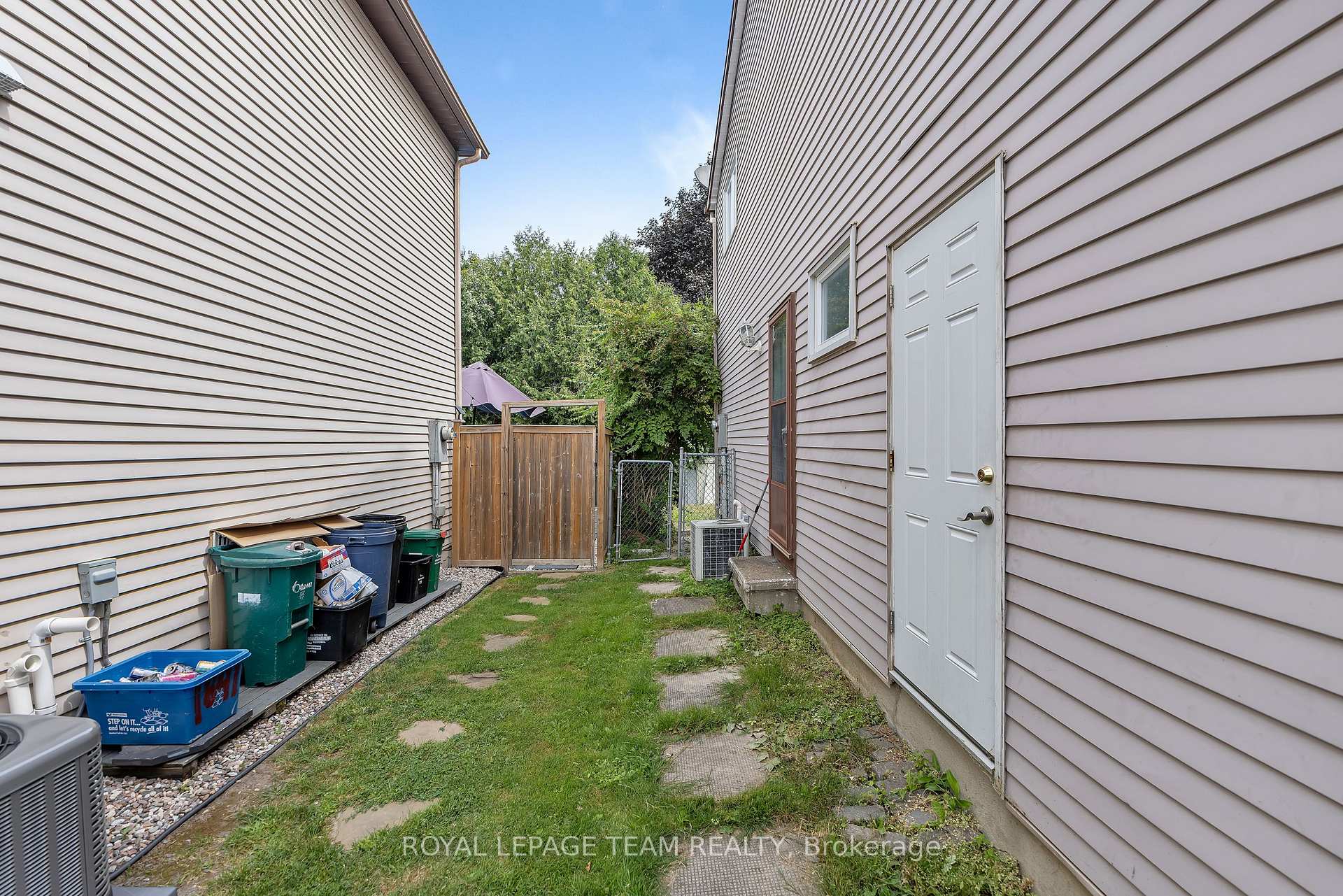 Photo 29 of 1843 Brousseau Crescent, Ottawa, Chateauneuf — HOMEH