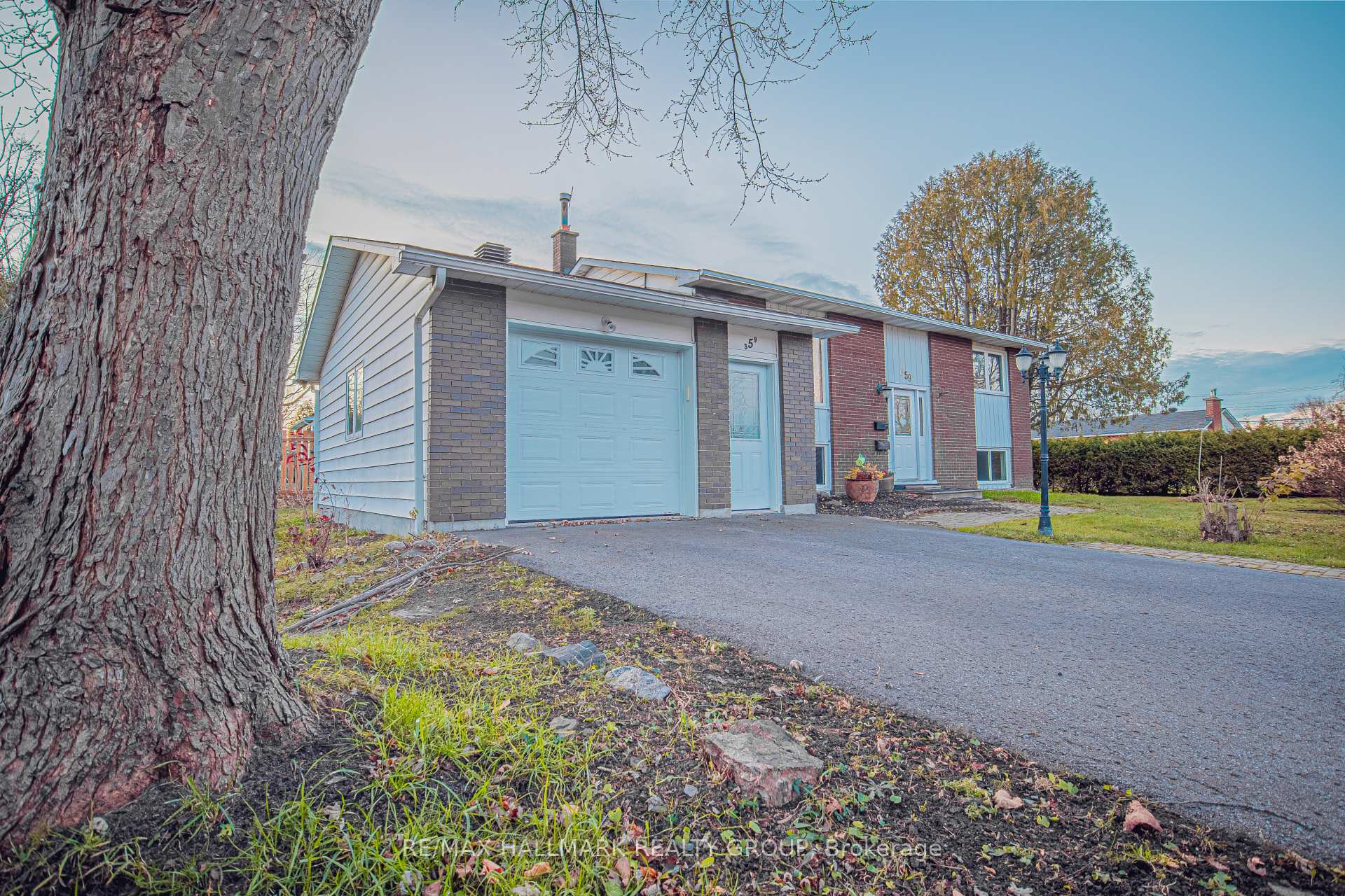 Photo 2 of Unit B, 359 Nagel Avenue, Ottawa, Bilberry Creek/Queenswood Heights — HOMEH