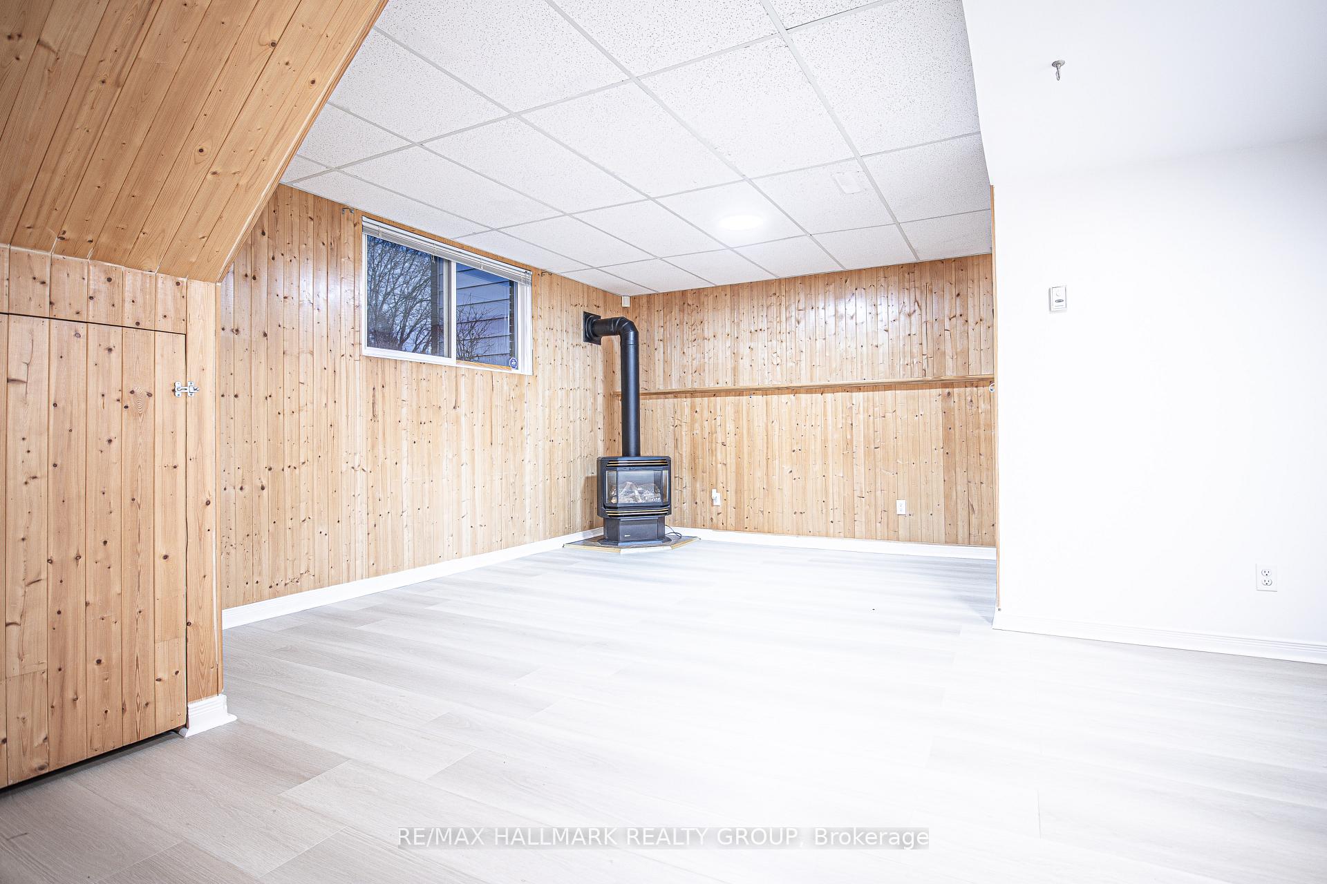 Photo 4 of Unit B, 359 Nagel Avenue, Ottawa, Bilberry Creek/Queenswood Heights — HOMEH