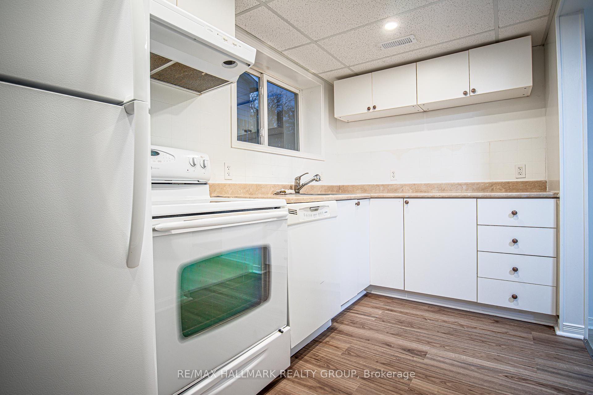 Photo 5 of Unit B, 359 Nagel Avenue, Ottawa, Bilberry Creek/Queenswood Heights — HOMEH