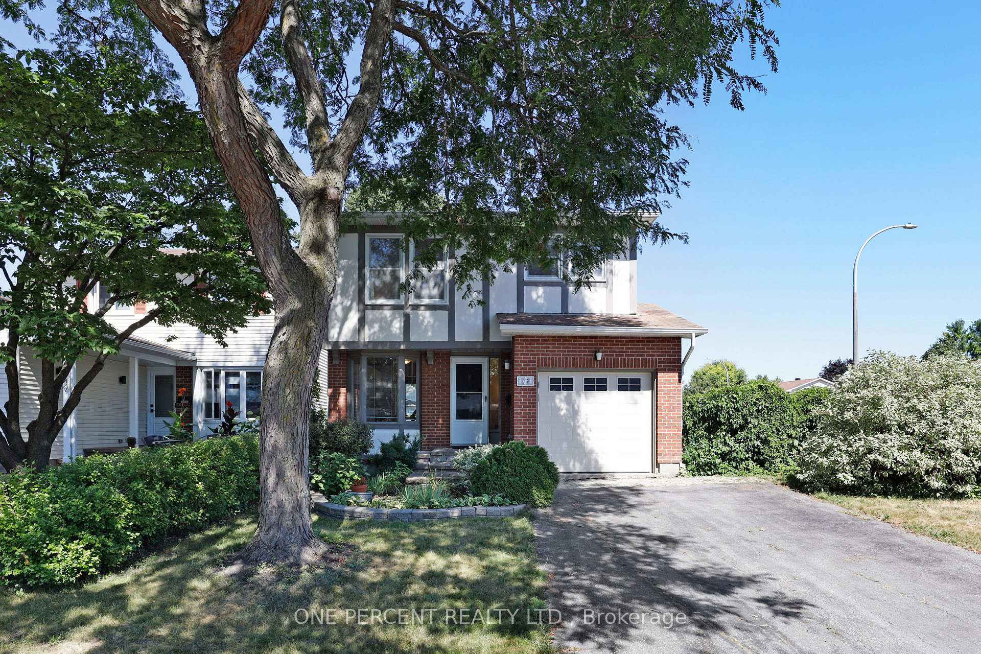Photo 1 of 1051 Arrowhead Place, Ottawa, Convent Glen — HOMEH