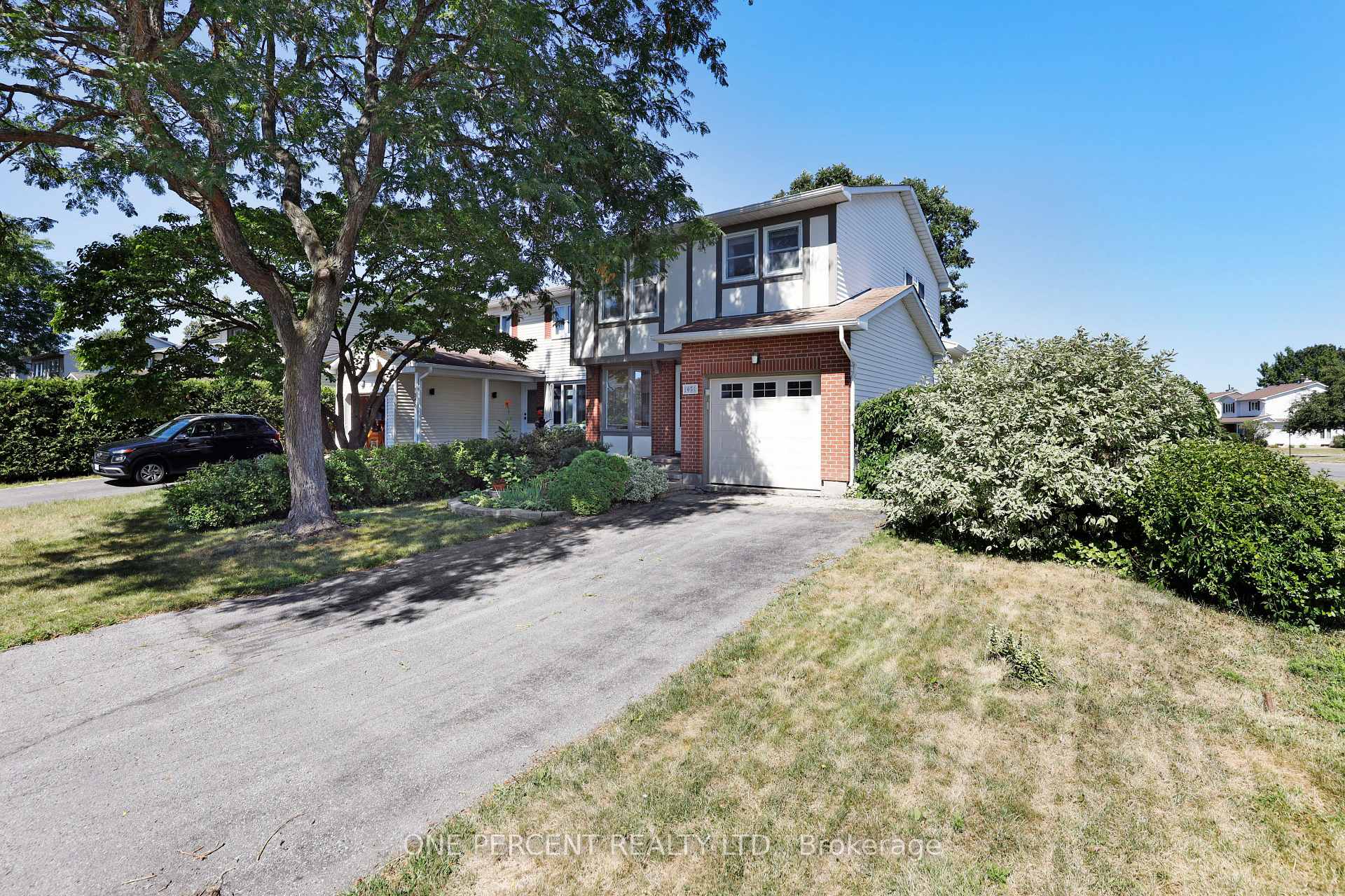 Photo 2 of 1051 Arrowhead Place, Ottawa, Convent Glen — HOMEH