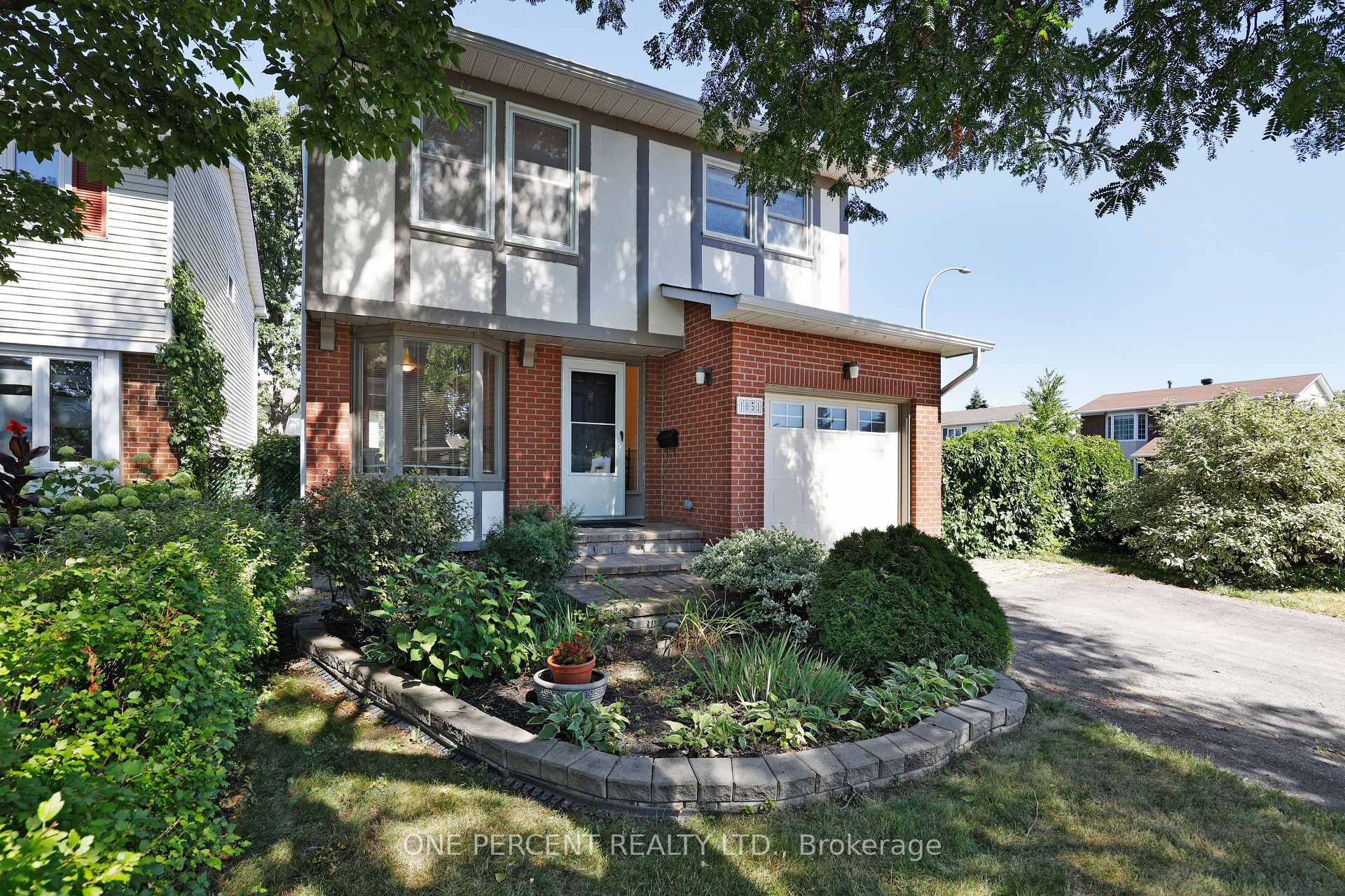 Photo 3 of 1051 Arrowhead Place, Ottawa, Convent Glen — HOMEH