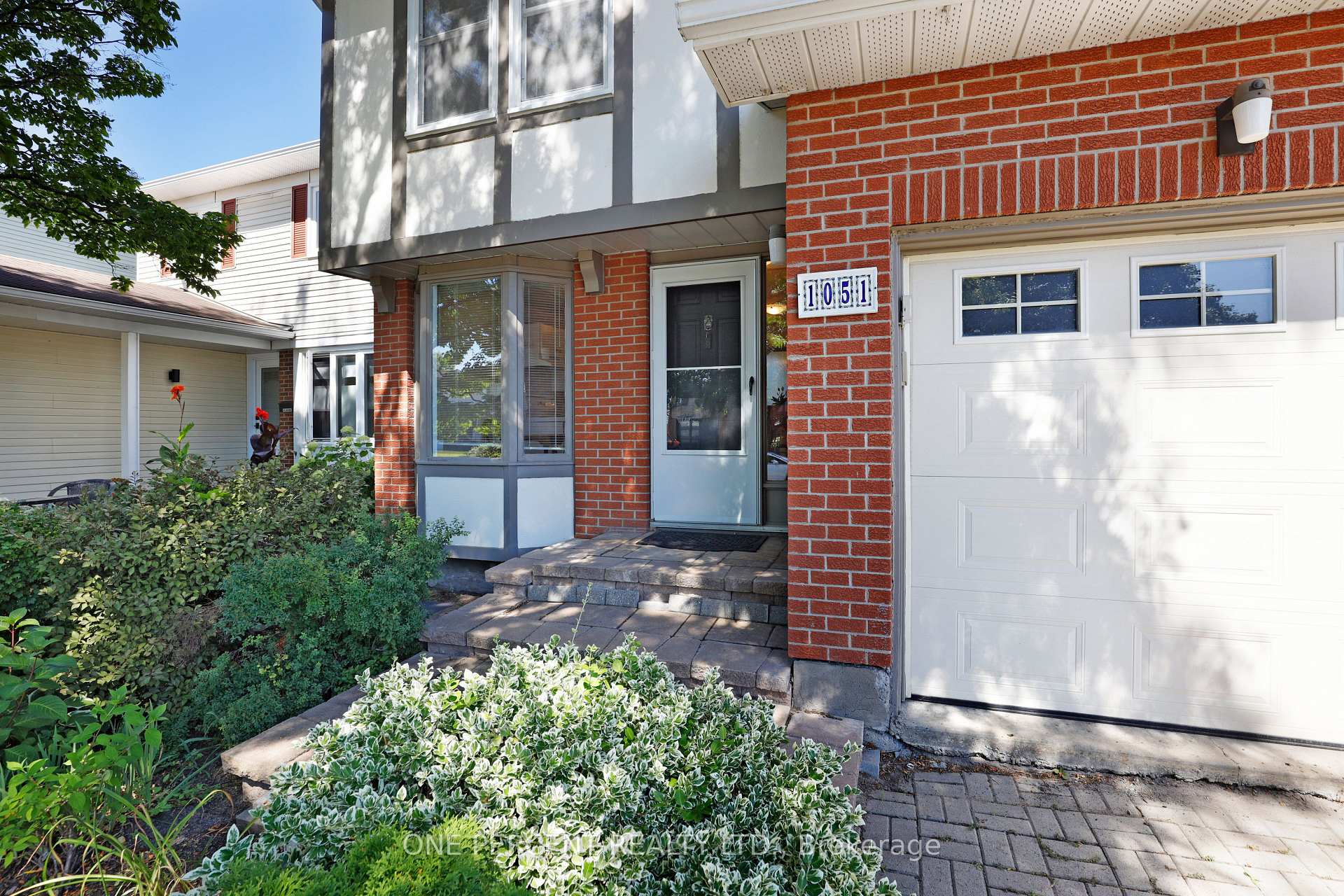 Photo 4 of 1051 Arrowhead Place, Ottawa, Convent Glen — HOMEH
