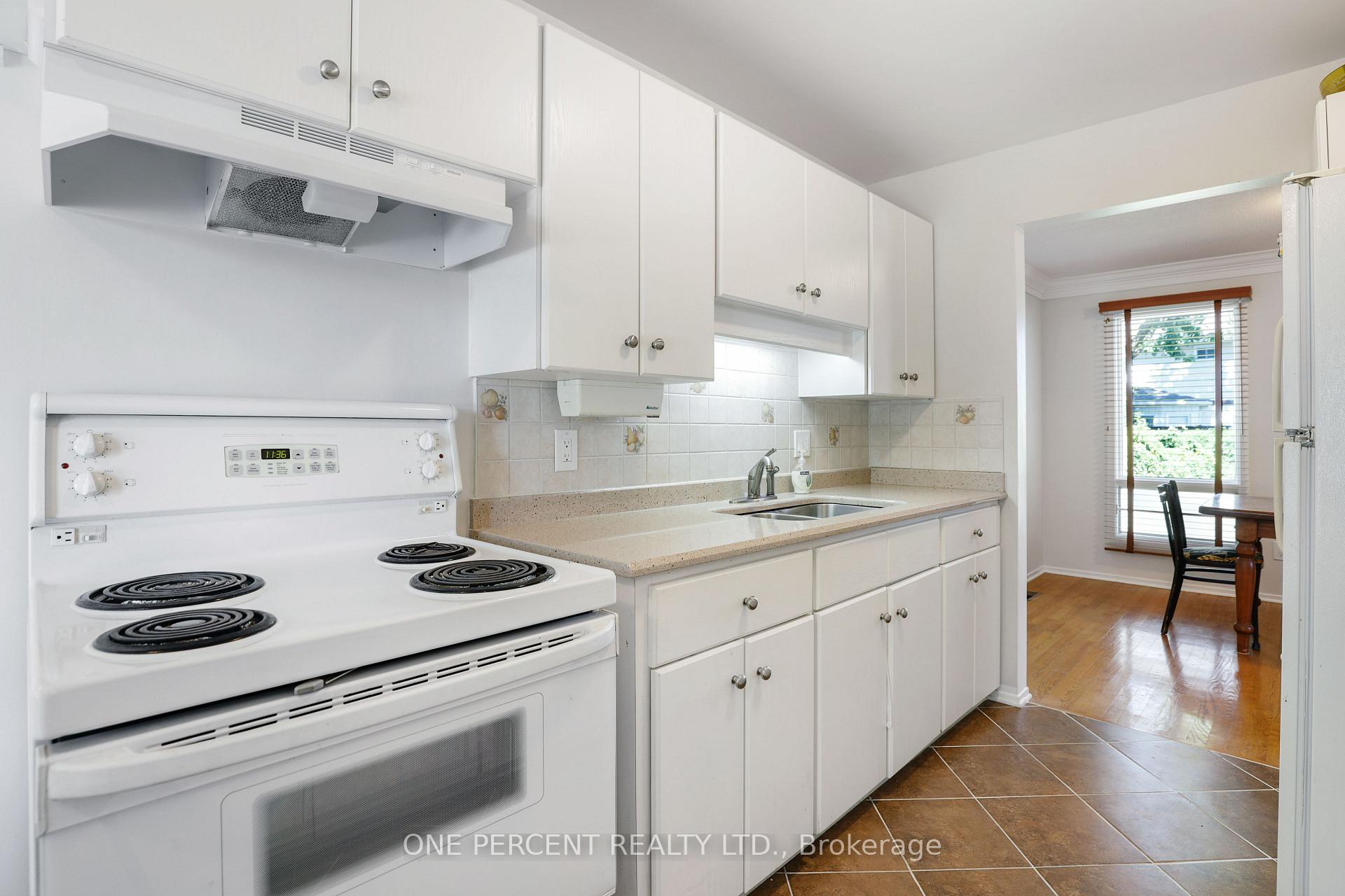 Photo 9 of 1051 Arrowhead Place, Ottawa, Convent Glen — HOMEH