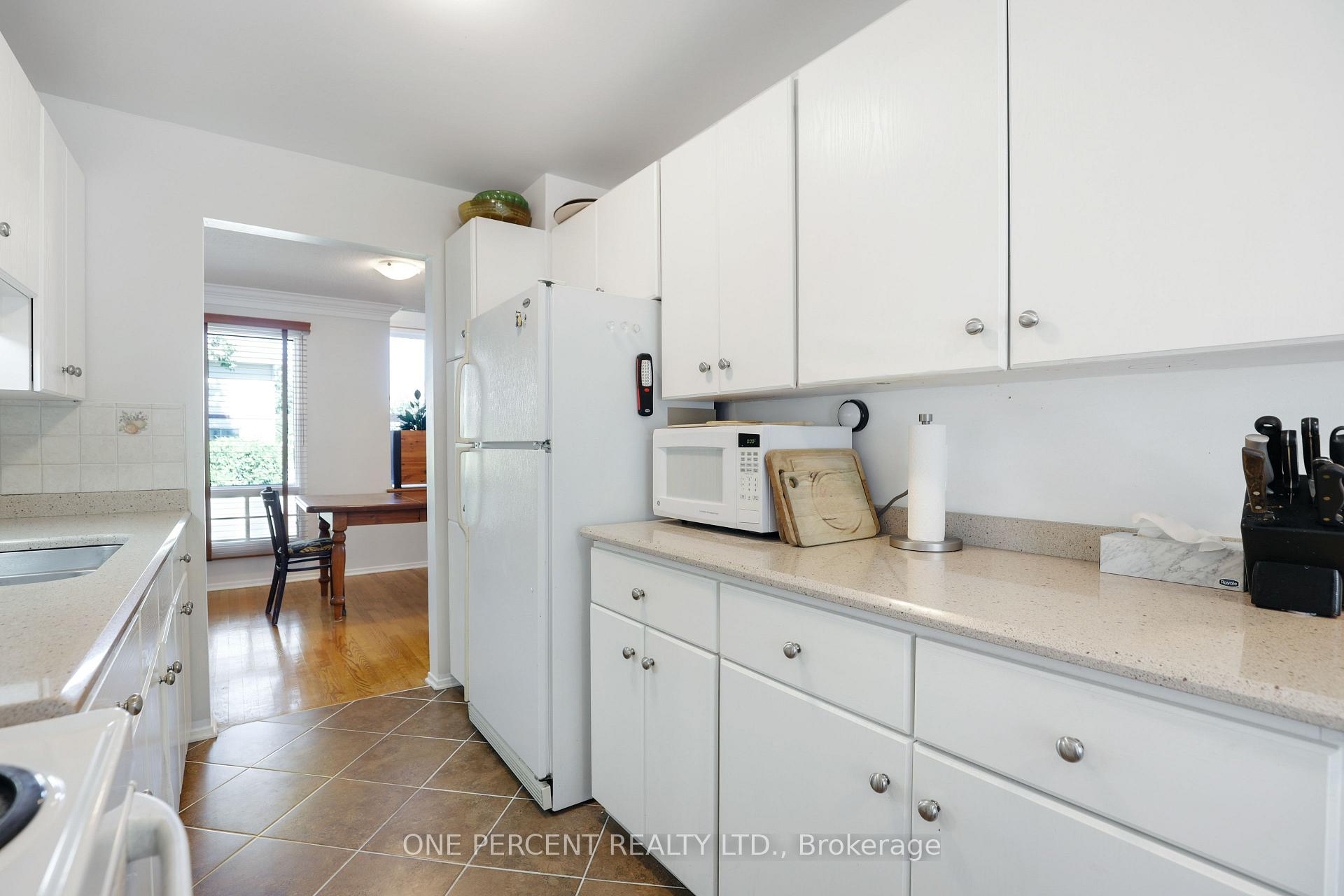 Photo 10 of 1051 Arrowhead Place, Ottawa, Convent Glen — HOMEH