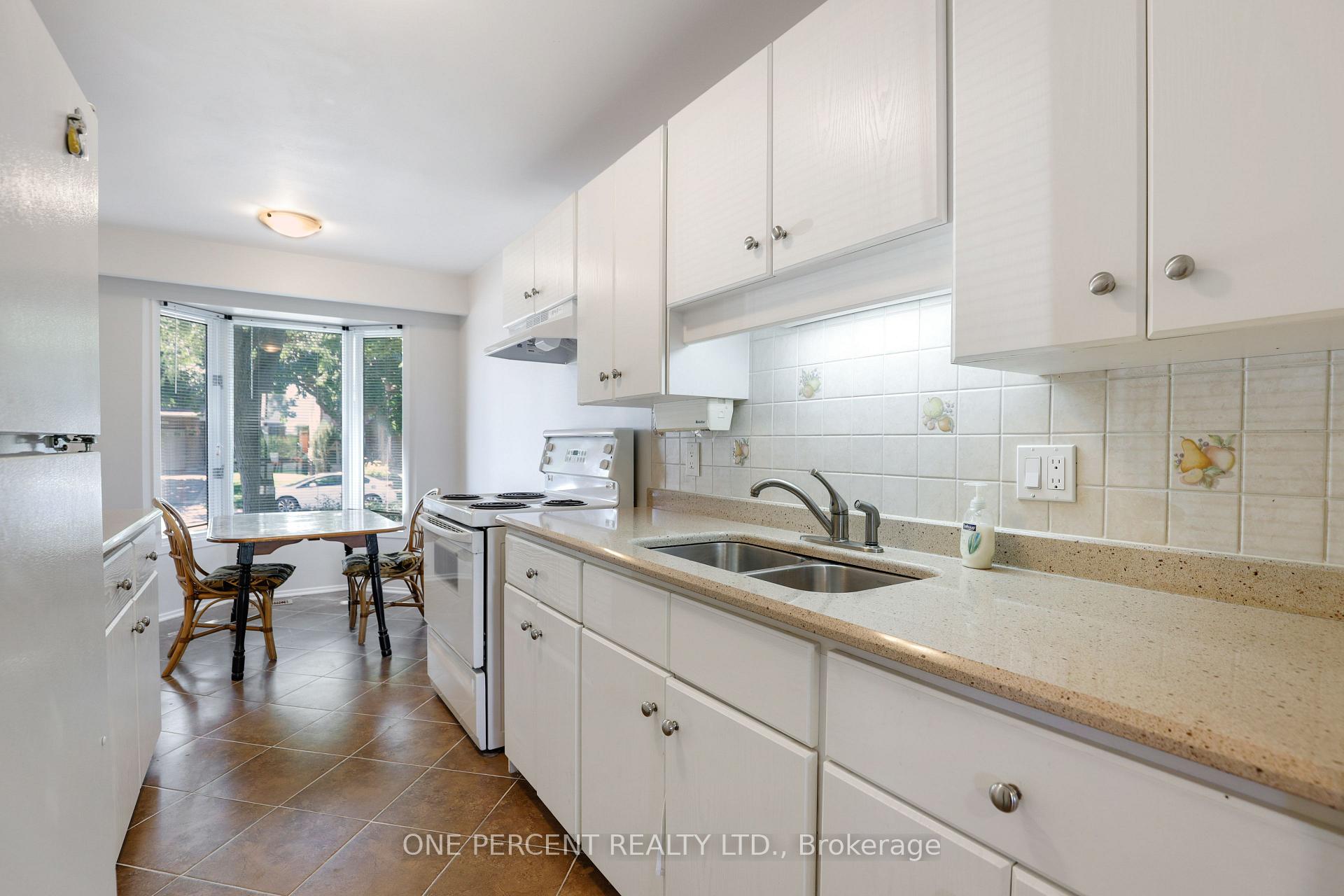 Photo 11 of 1051 Arrowhead Place, Ottawa, Convent Glen — HOMEH