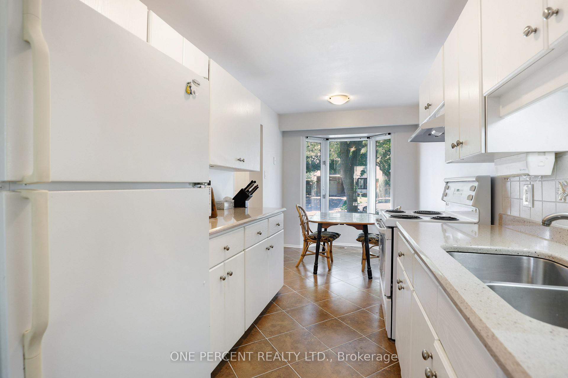Photo 12 of 1051 Arrowhead Place, Ottawa, Convent Glen — HOMEH