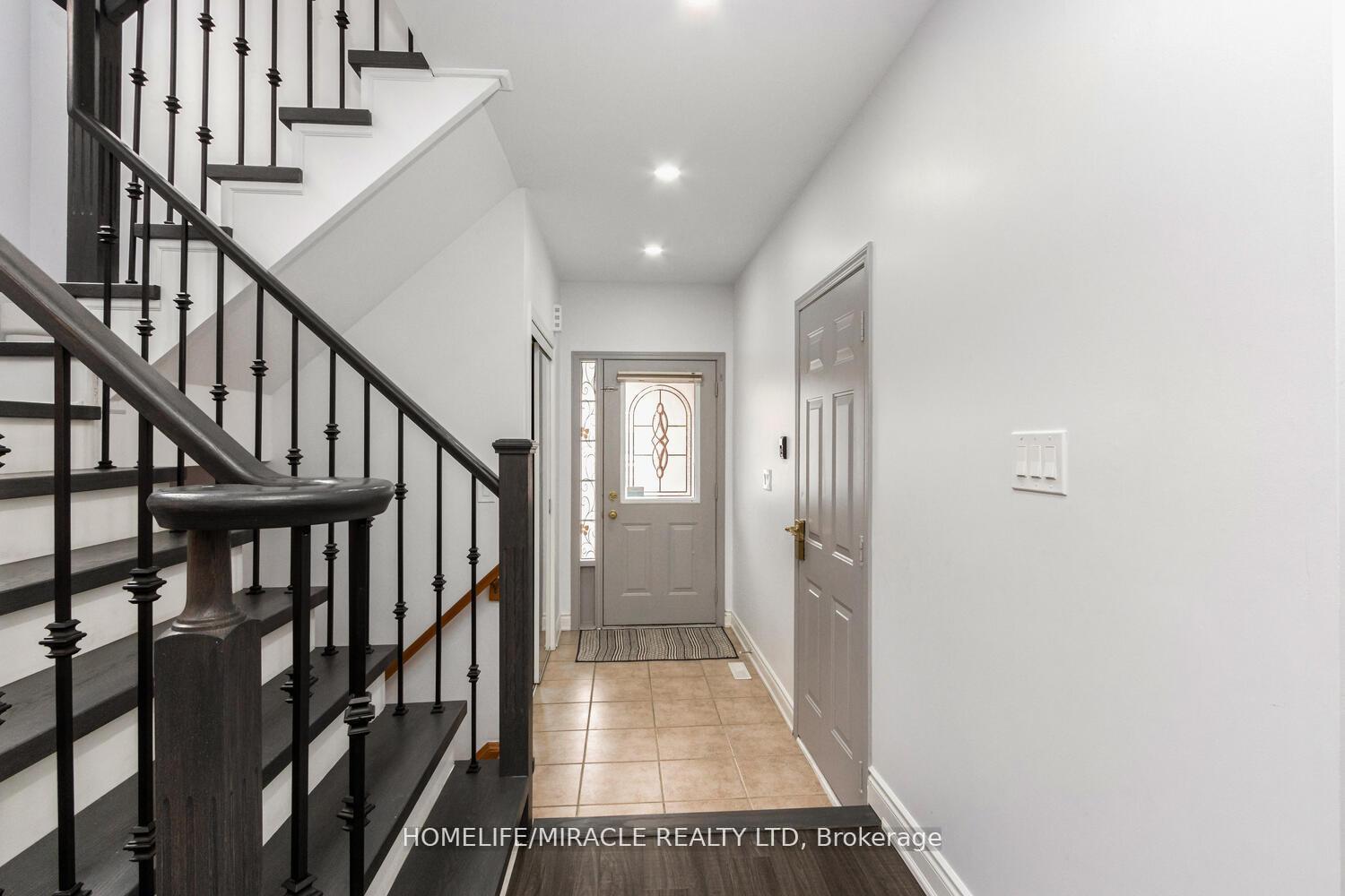 Photo 2 of 1677 Stover Crescent, Milton, Clarke — HOMEH
