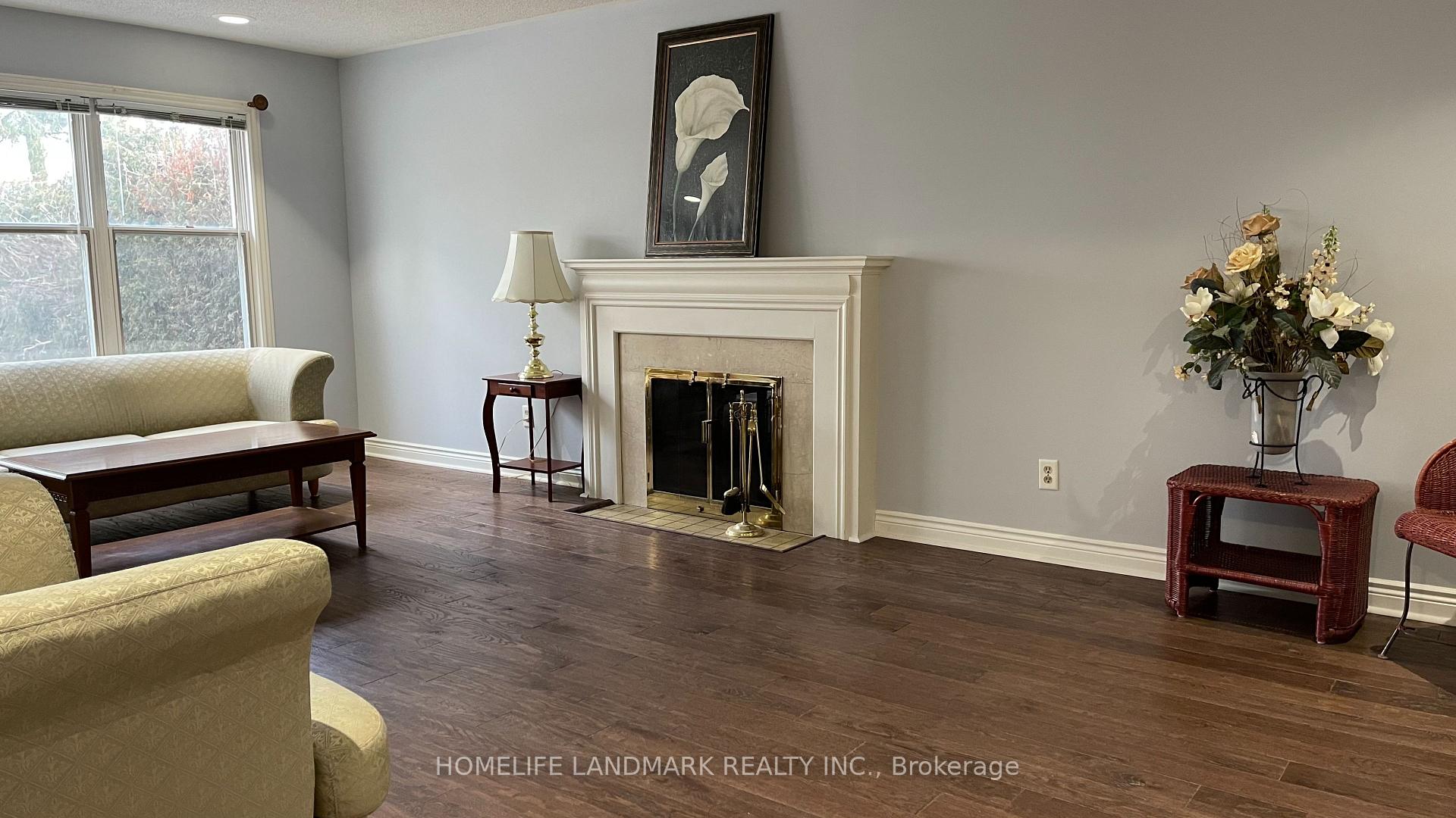Photo 3 of 29 Apple Orchard Path S, Markham, Royal Orchard — HOMEH