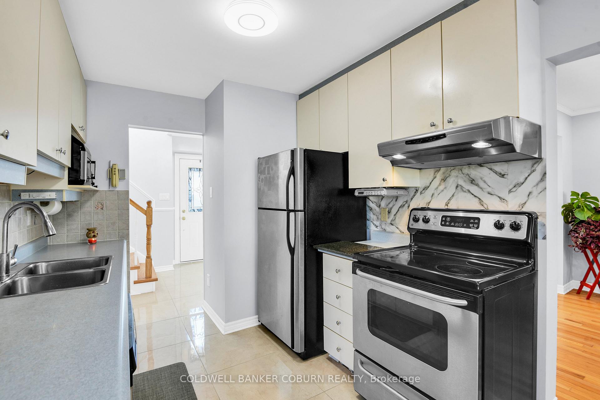 Photo 11 of 6045 Voyageur Drive, Ottawa, Convent Glen — HOMEH