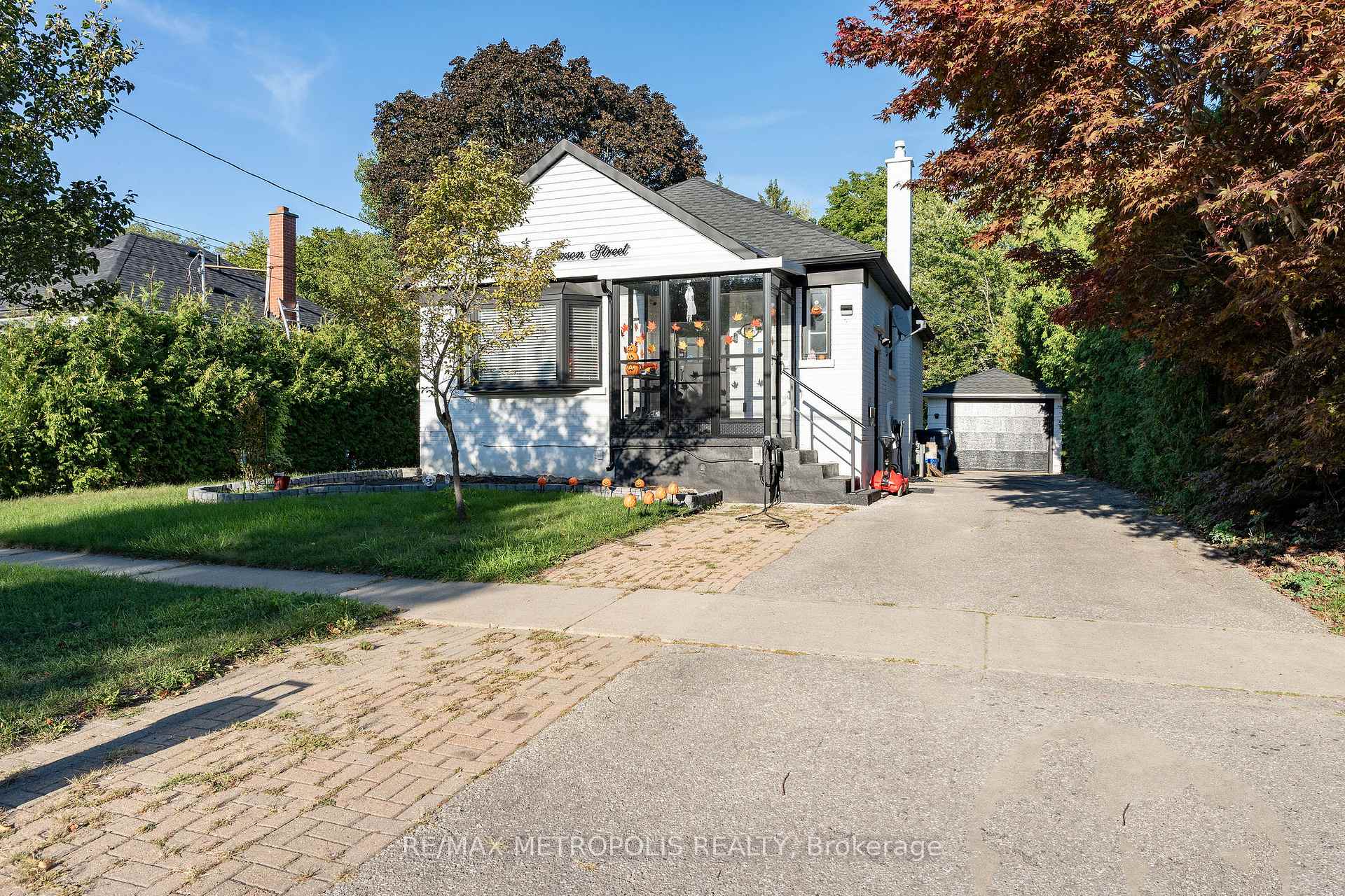Front of Unit Bsmt, 855 Grierson Street