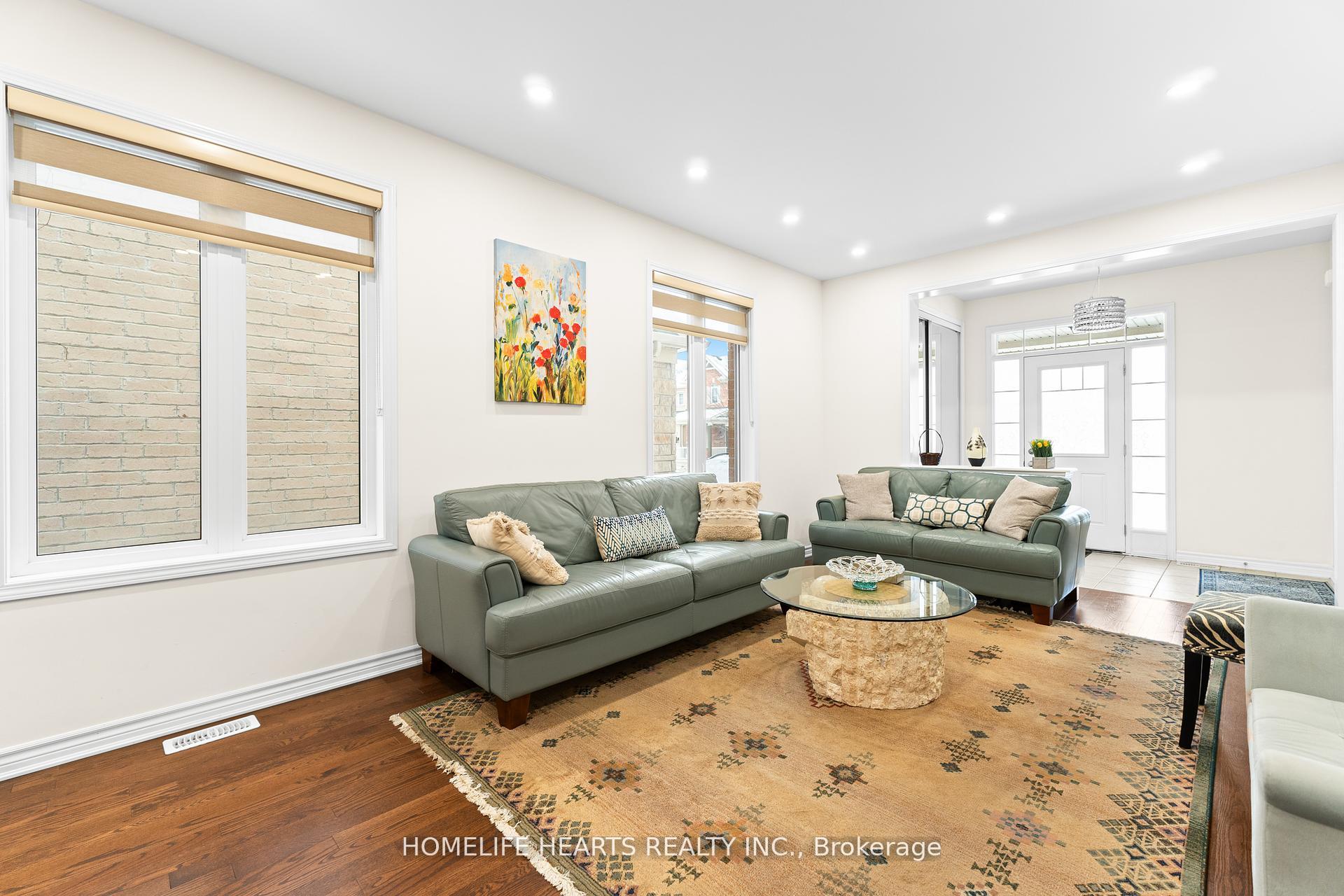 Photo 10 of 915 Penson Crescent, Milton, Coates — HOMEH