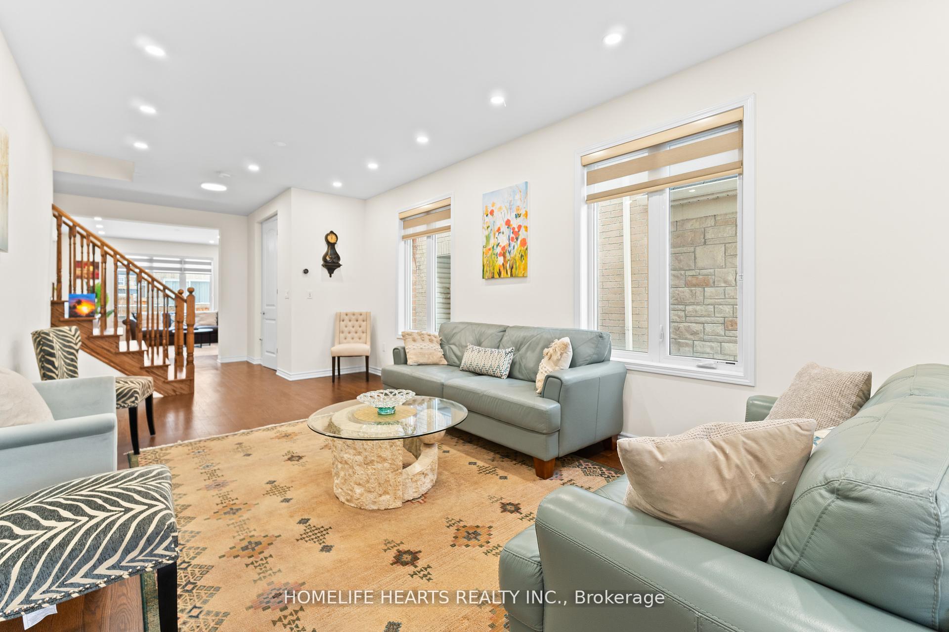 Photo 5 of 915 Penson Crescent, Milton, Coates — HOMEH