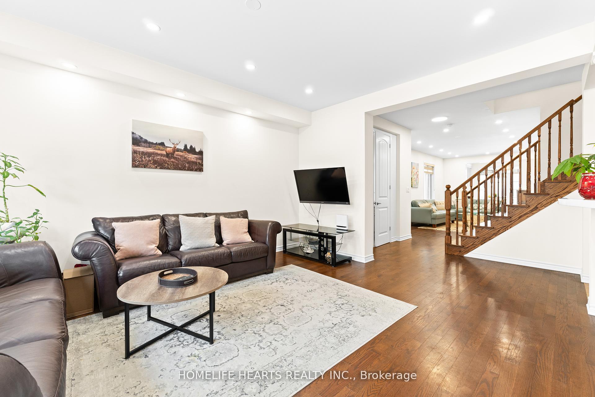Photo 4 of 915 Penson Crescent, Milton, Coates — HOMEH