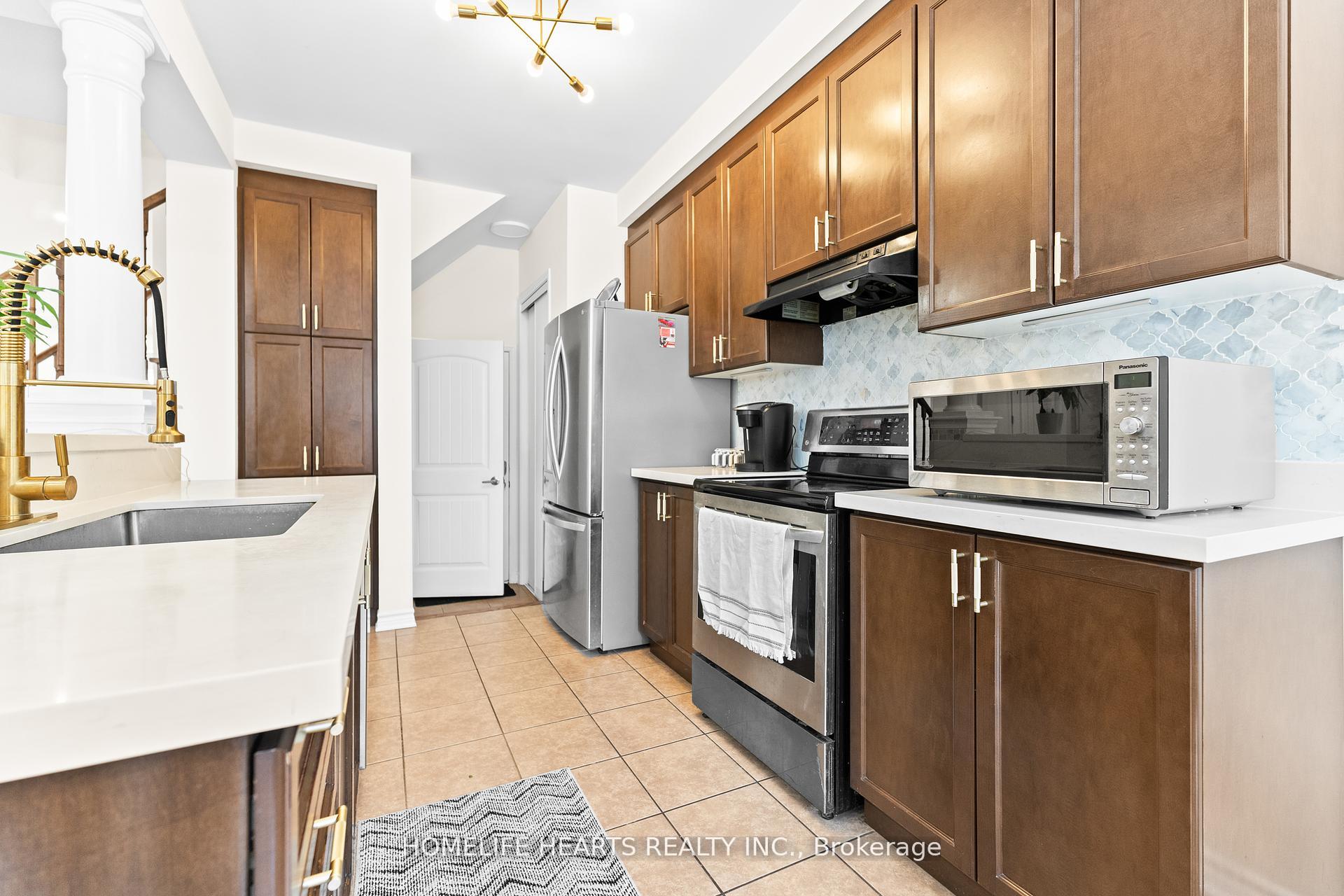 Photo 9 of 915 Penson Crescent, Milton, Coates — HOMEH