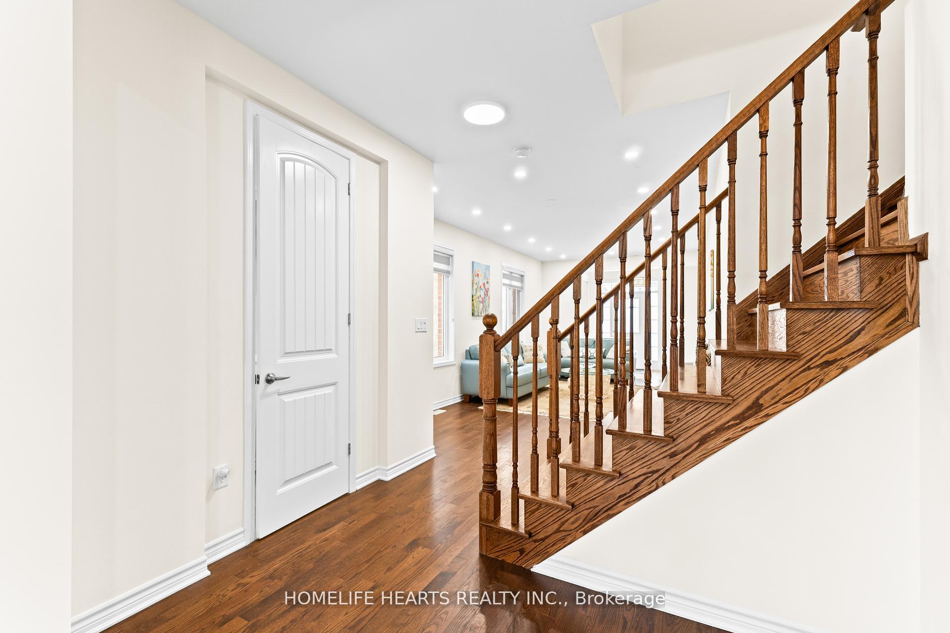 Photo 17 of 915 Penson Crescent, Milton, Coates — HOMEH