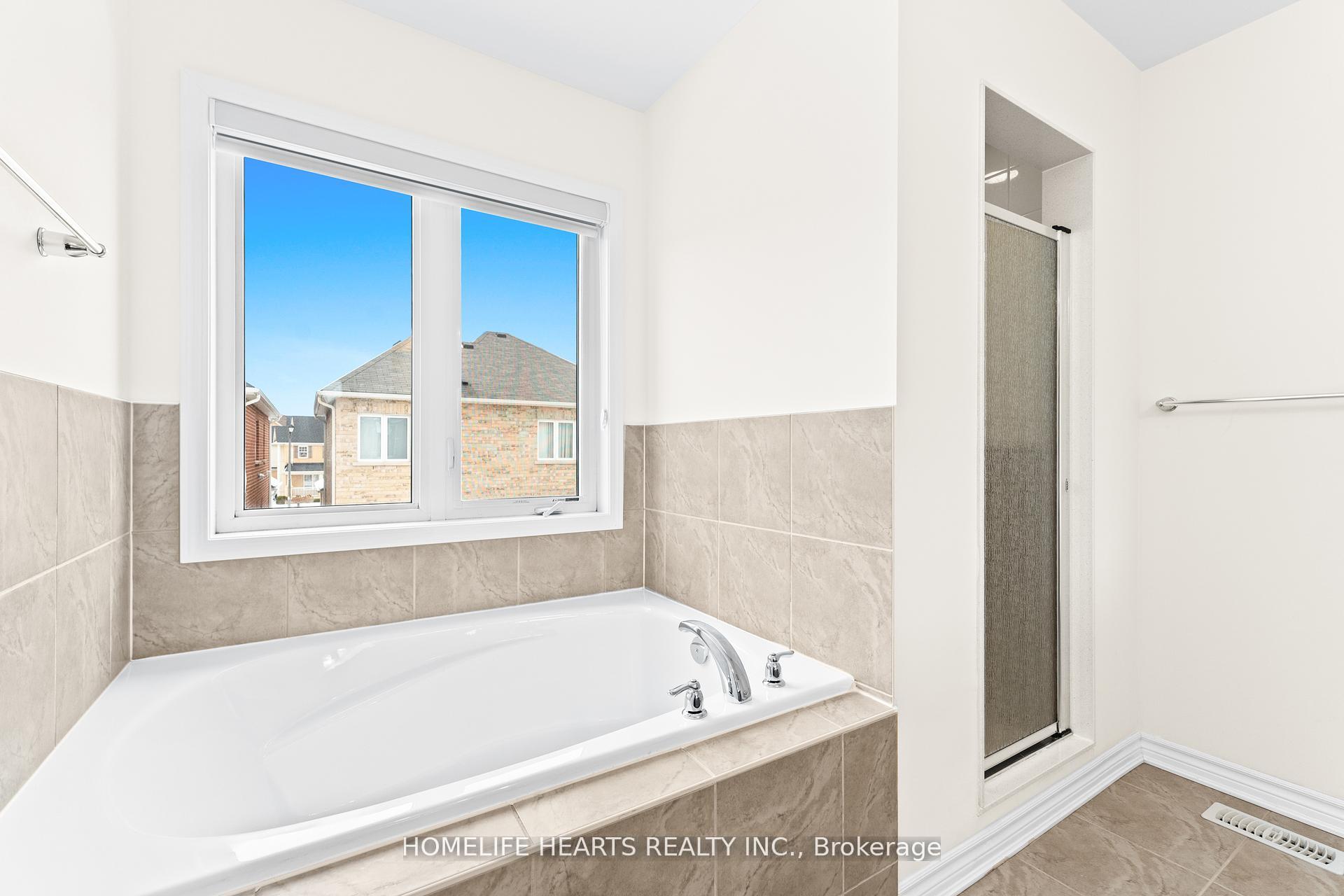 Photo 16 of 915 Penson Crescent, Milton, Coates — HOMEH