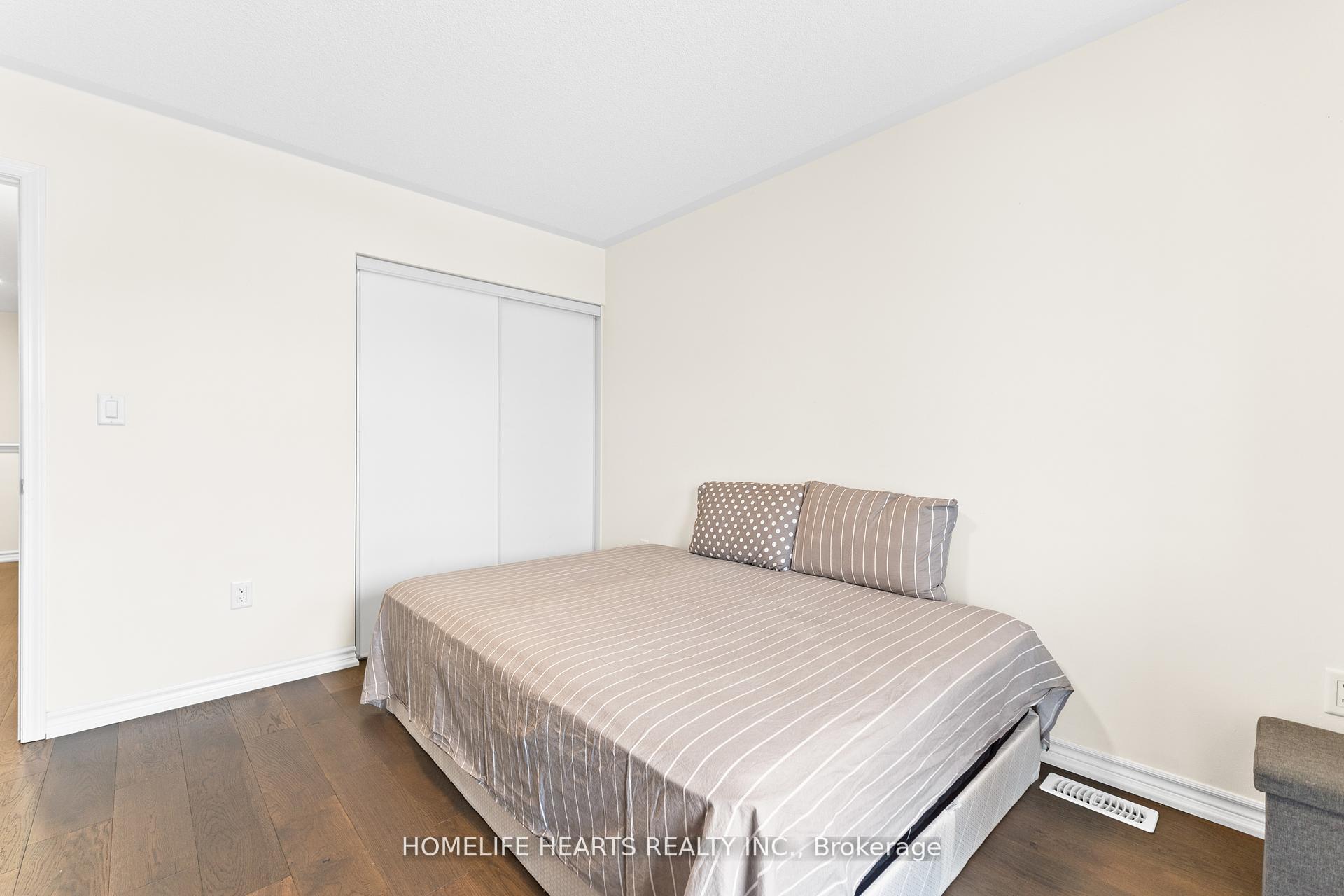 Photo 38 of 915 Penson Crescent, Milton, Coates — HOMEH