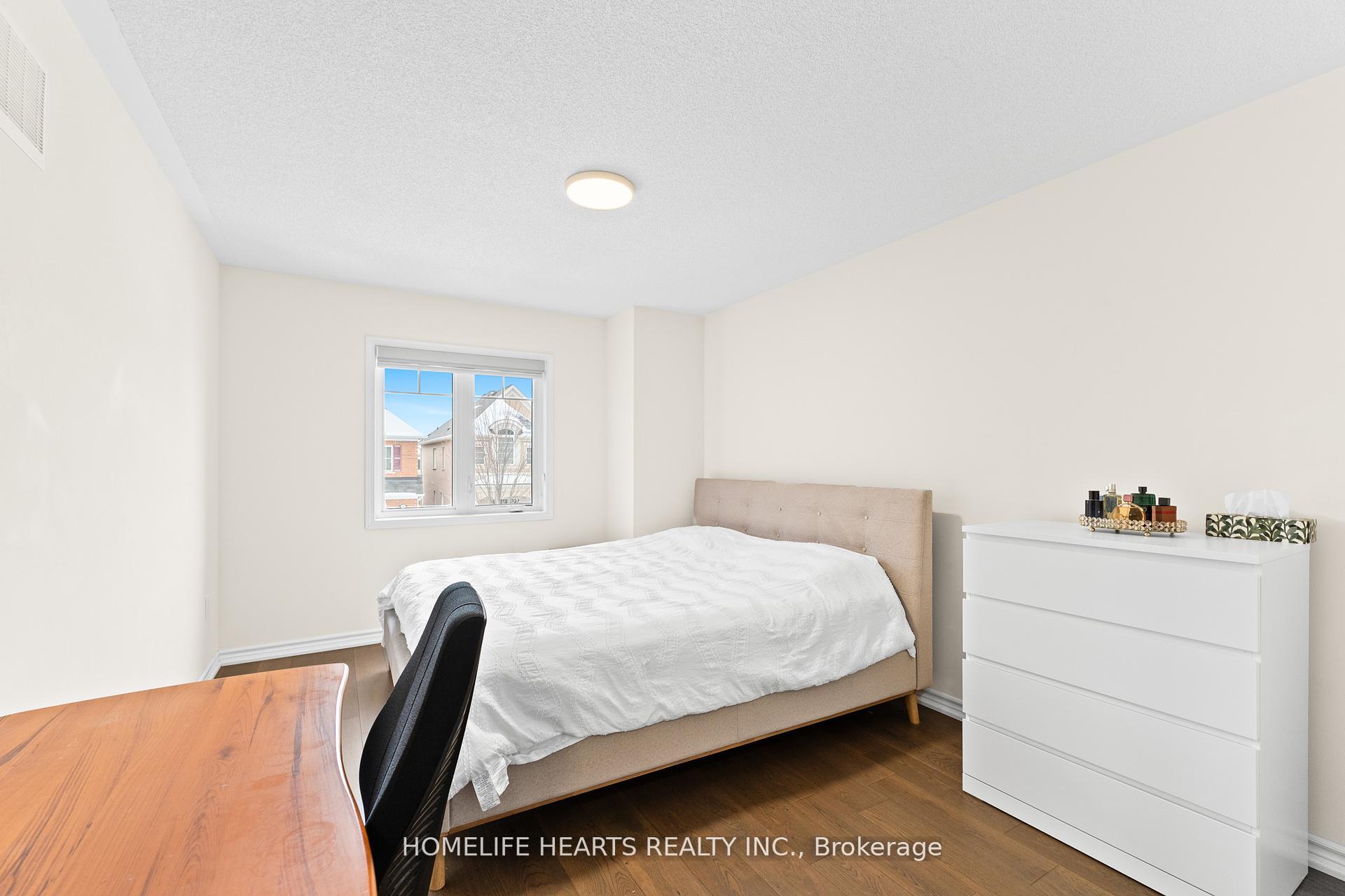Photo 40 of 915 Penson Crescent, Milton, Coates — HOMEH